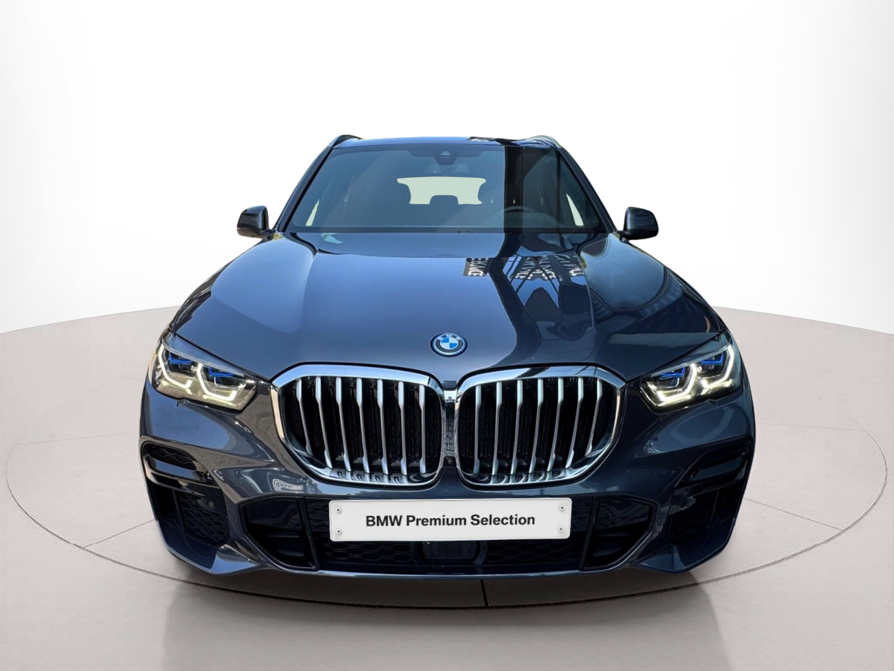 Fotos de BMW X5 xDrive45e color Gris. Año 2022. 290KW(394CV). Elétrico / Gasolina Híbrido. En concesionario Santogal Oeiras de Oeiras