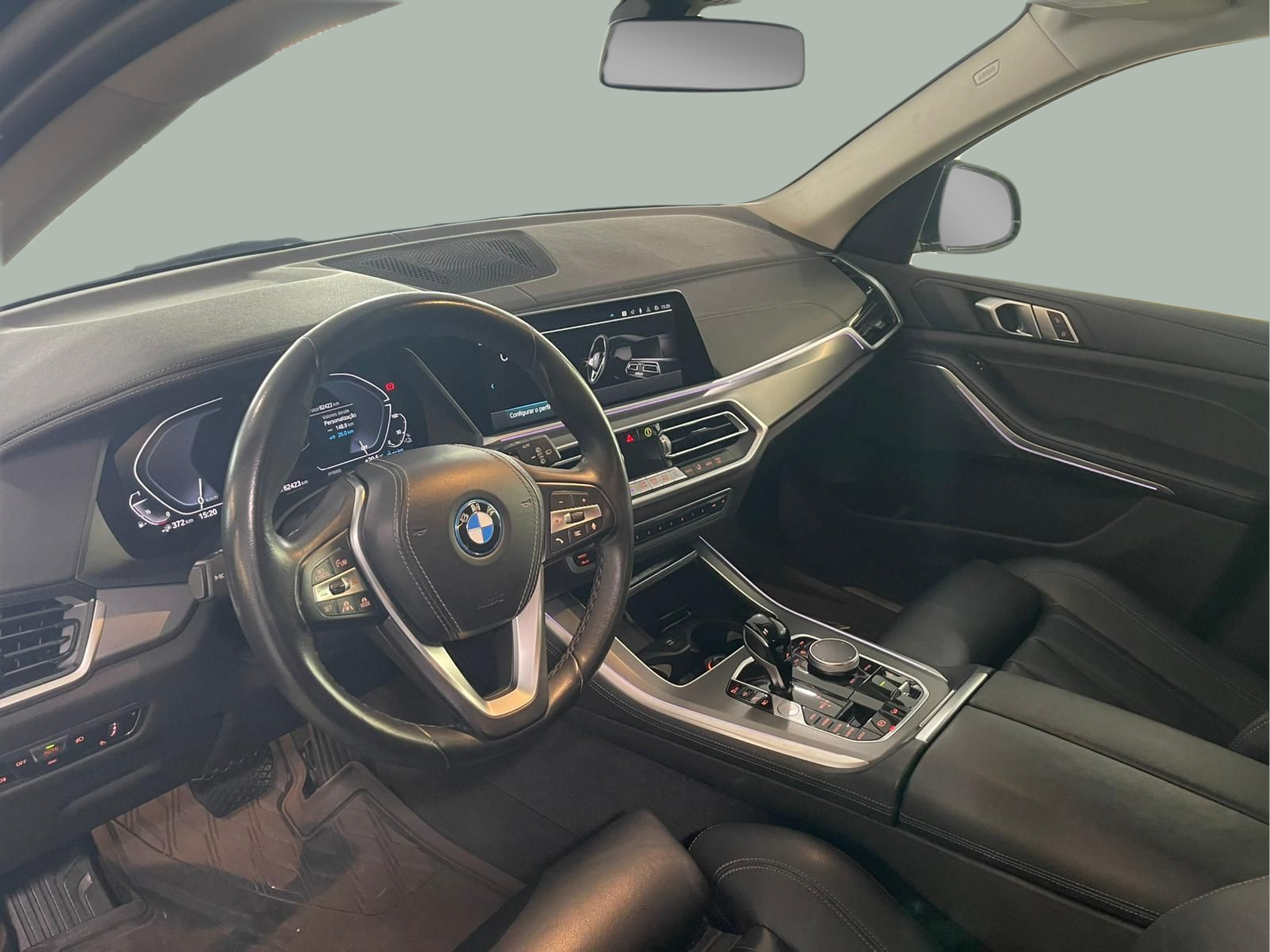 BMW X5 xDrive45e color Gris. Año 2022. 290KW(394CV). Elétrico / Gasolina Híbrido. En concesionario Santogal Carnaxide de Oeiras