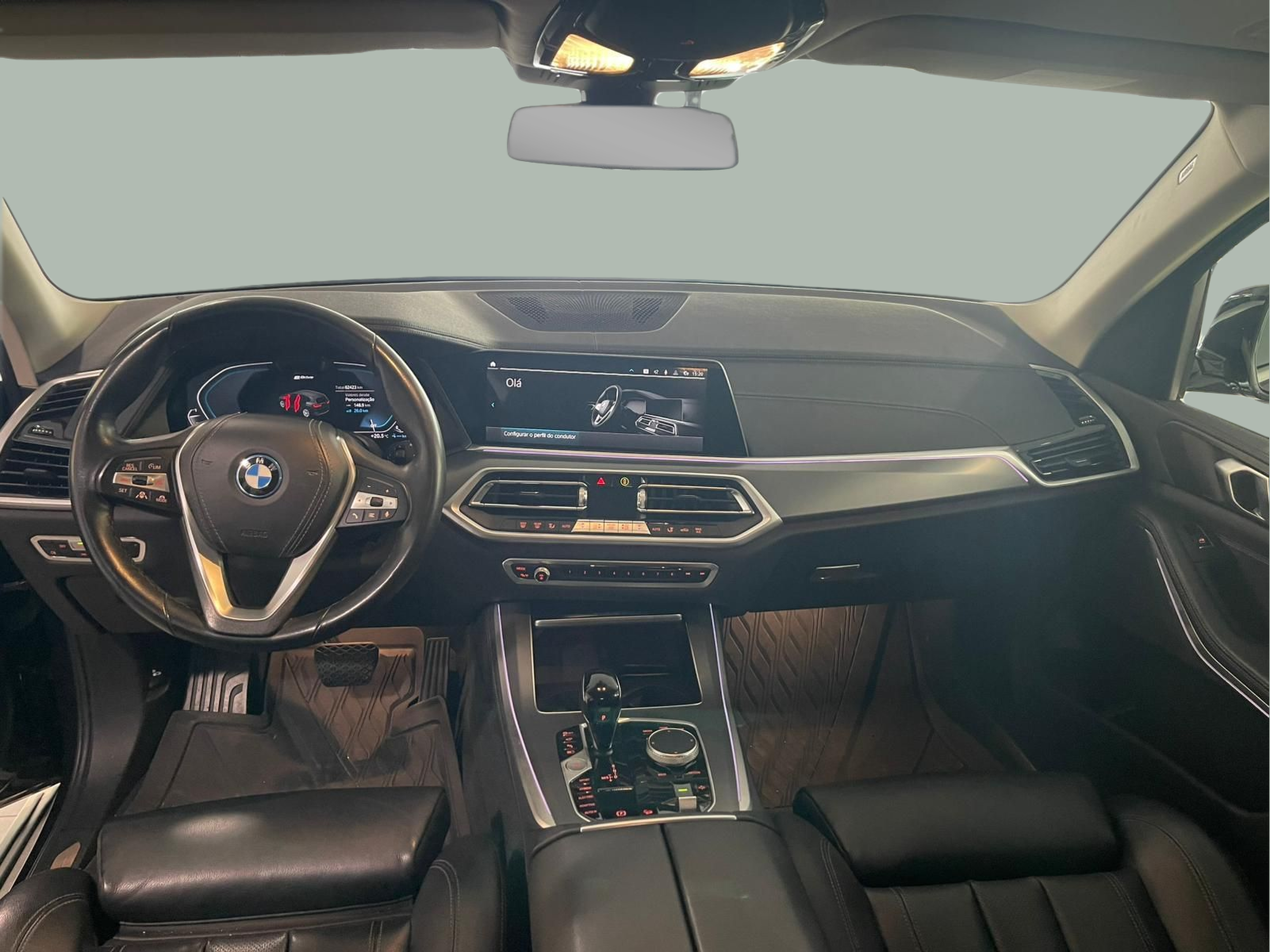 BMW X5 xDrive45e color Gris. Año 2022. 290KW(394CV). Elétrico / Gasolina Híbrido. En concesionario Santogal Carnaxide de Oeiras
