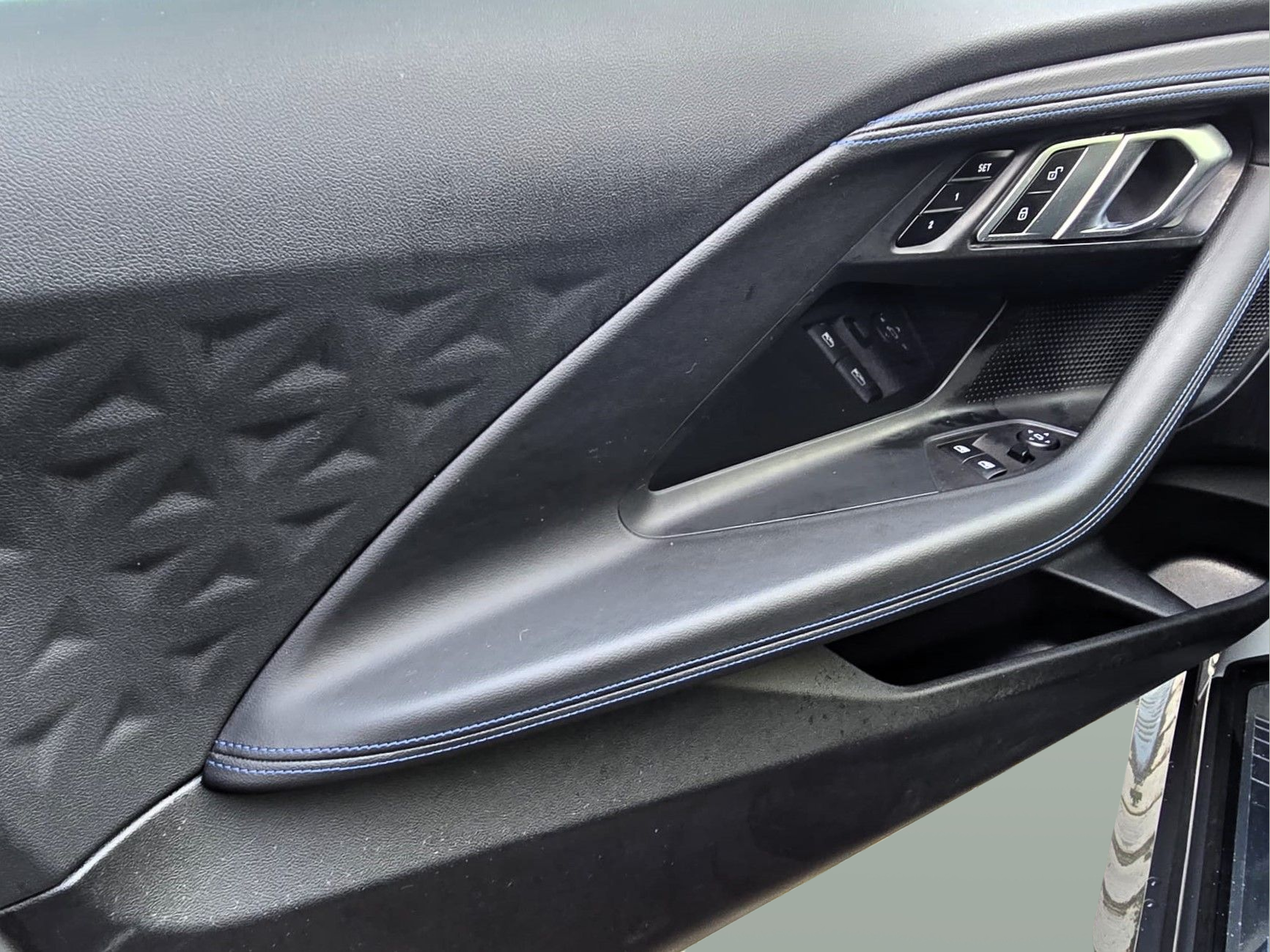 BMW Série 2 220d Coupe color Gris. Año 2022. 140KW(190CV). Diesel. En concesionario Santogal Oeiras de Oeiras