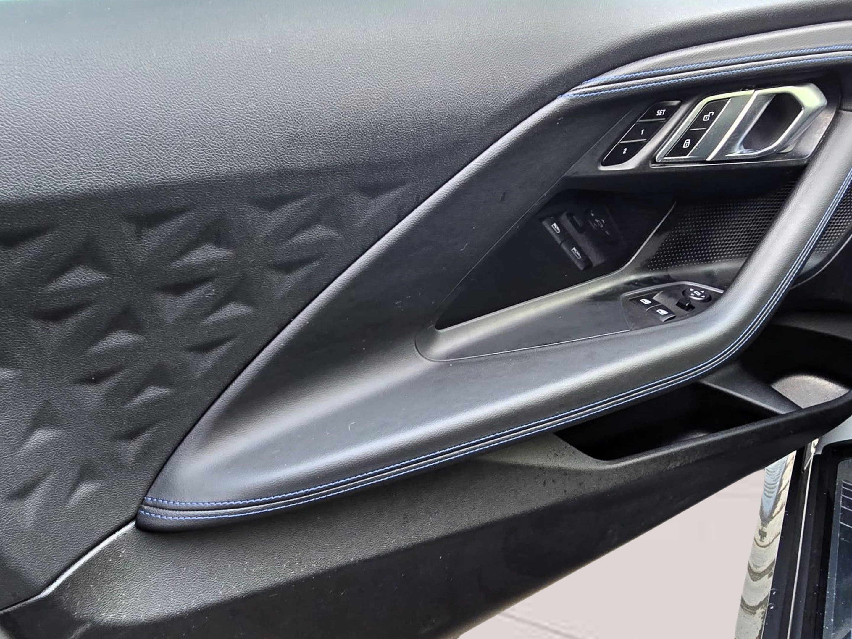 BMW Série 2 220d Coupe color Gris. Año 2022. 140KW(190CV). Diesel. En concesionario Santogal Oeiras de Oeiras