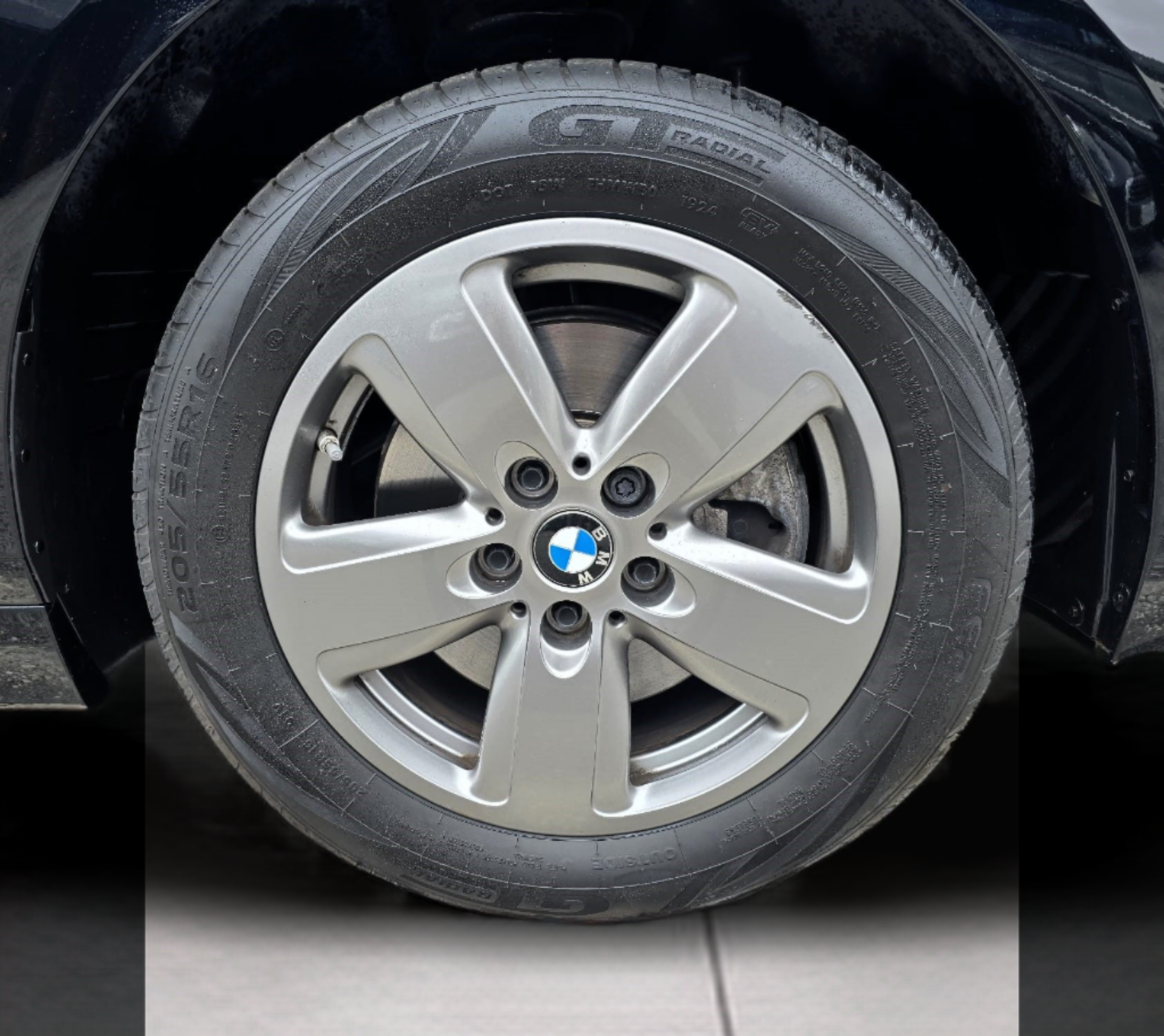 BMW Série 1 116i color Negro. Año 2023. 80KW(109CV). Gasolina. En concesionario Santogal Oeiras de Oeiras