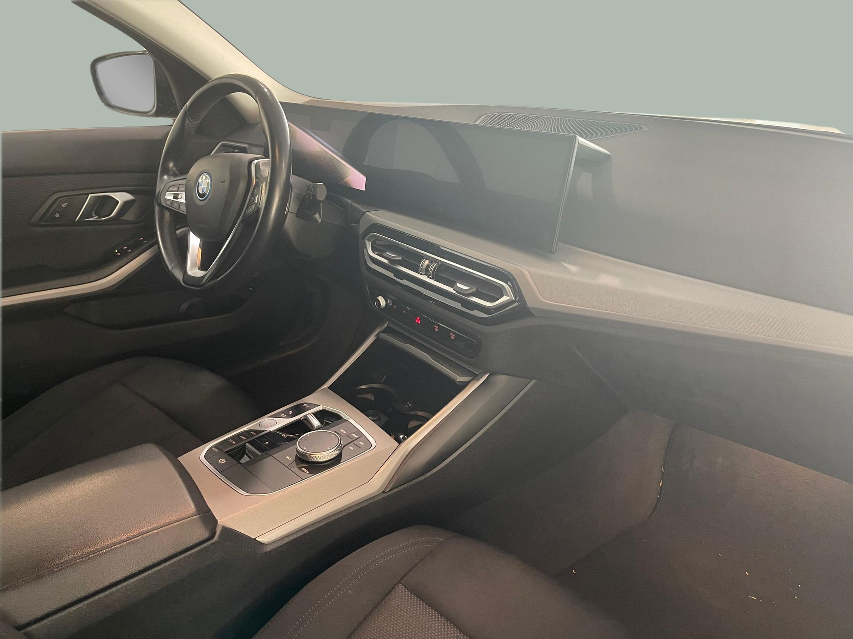 BMW Série 3 320e Touring color Negro. Año 2022. 150KW(204CV). Elétrico / Gasolina Híbrido. En concesionario Santogal Carnaxide de Oeiras