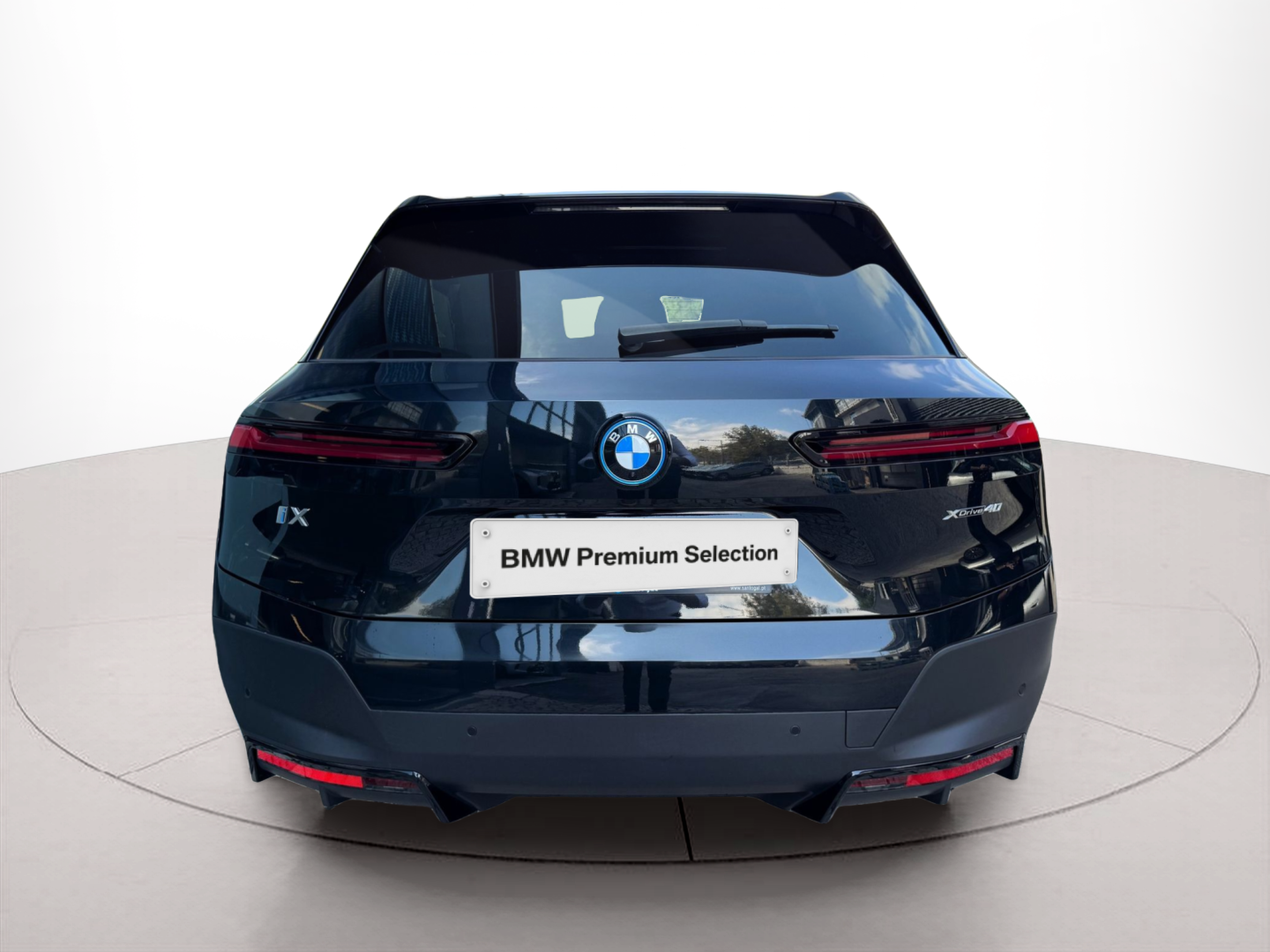 BMW iX xDrive40 color Negro. Año 2023. 240KW(326CV). Elétrico. En concesionario Santogal Oeiras de Oeiras