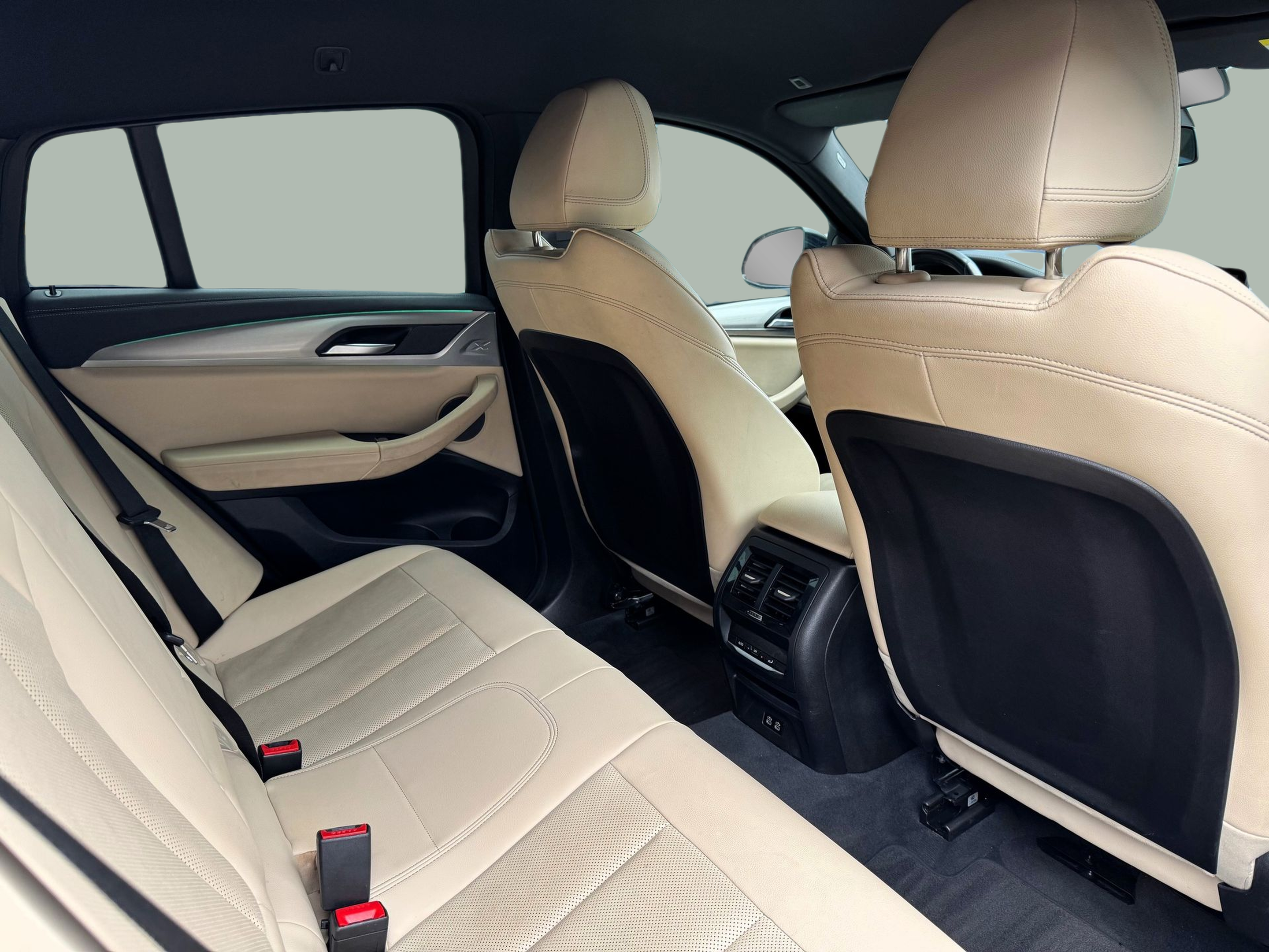 BMW X4 xDrive20d color Gris oscuro. Año 2023. 140KW(190CV). Diesel. En concesionario Santogal Oeiras de Oeiras