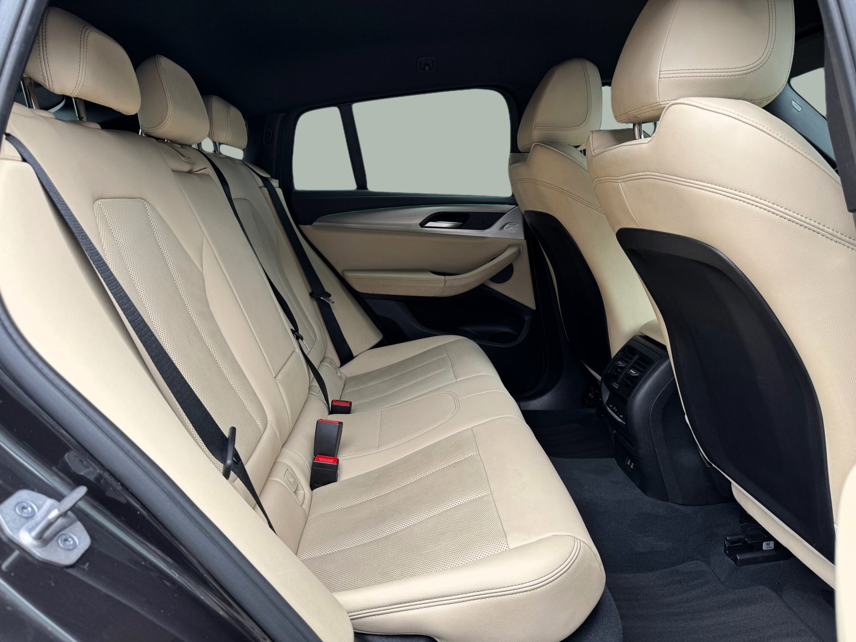 BMW X4 xDrive20d color Gris oscuro. Año 2023. 140KW(190CV). Diesel. En concesionario Santogal Oeiras de Oeiras