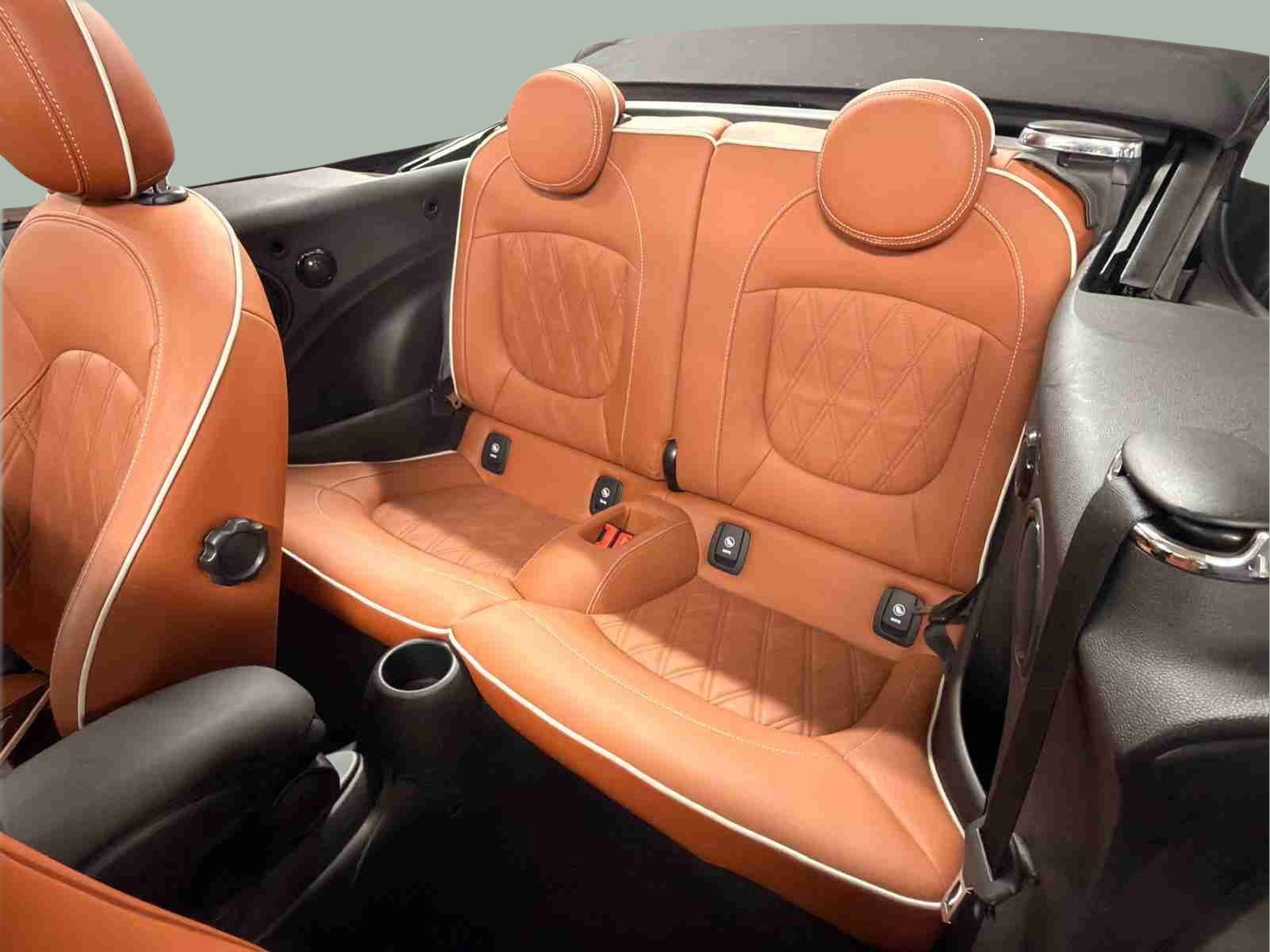 fotoG 8 del MINI MINI Cabrio Cooper 100 kW (136 CV) 136cv Gasolina de 2023 em Oeiras