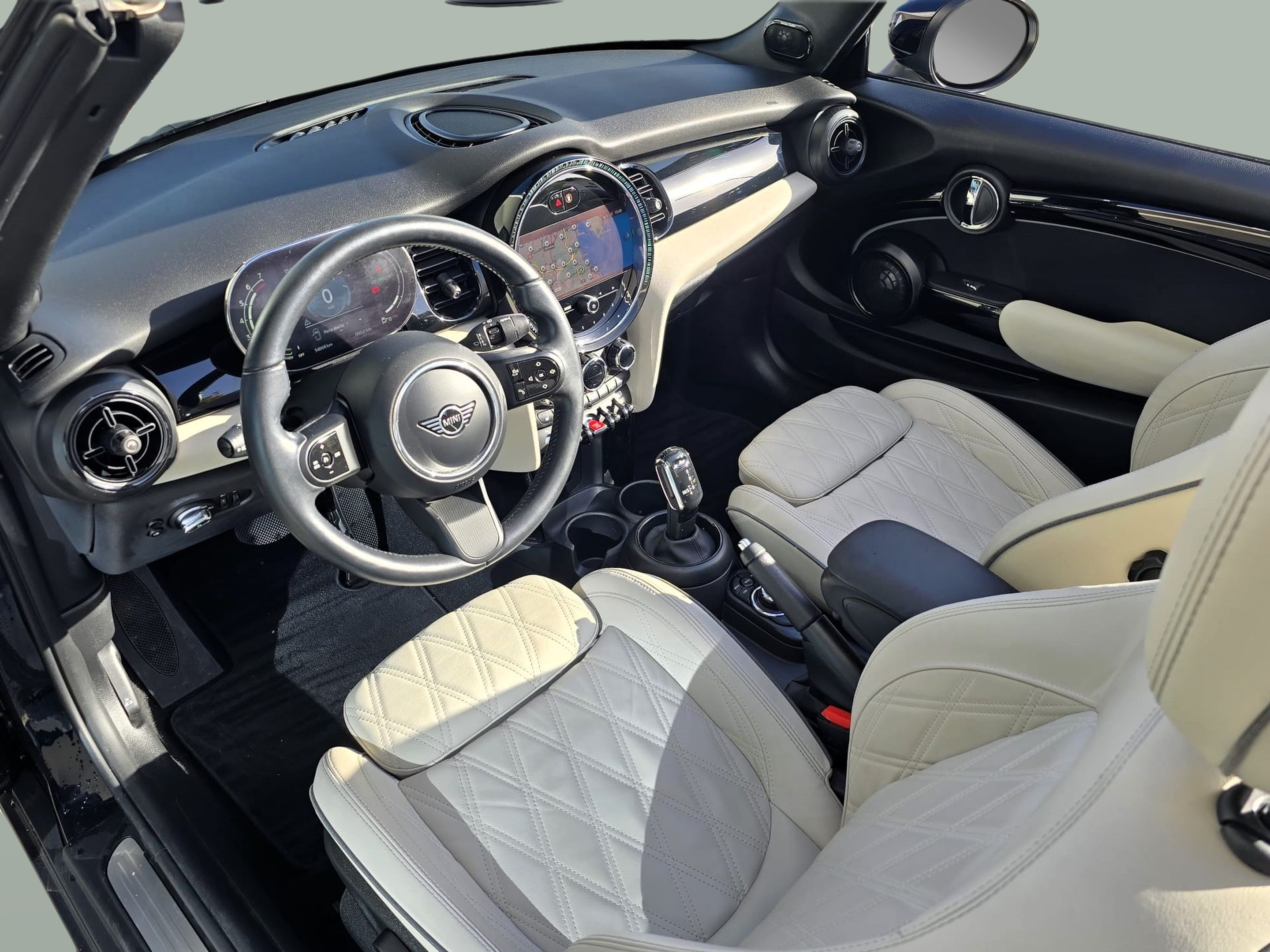 fotoG 13 del MINI MINI Cabrio Cooper 100 kW (136 CV) 136cv Gasolina de 2023 em Oeiras