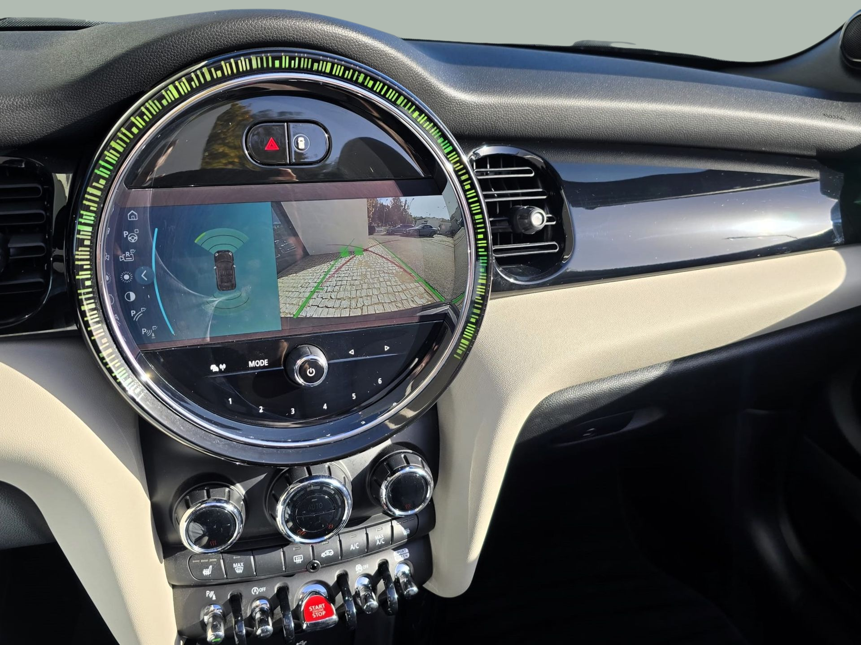 fotoG 16 del MINI MINI Cabrio Cooper 100 kW (136 CV) 136cv Gasolina de 2023 em Oeiras