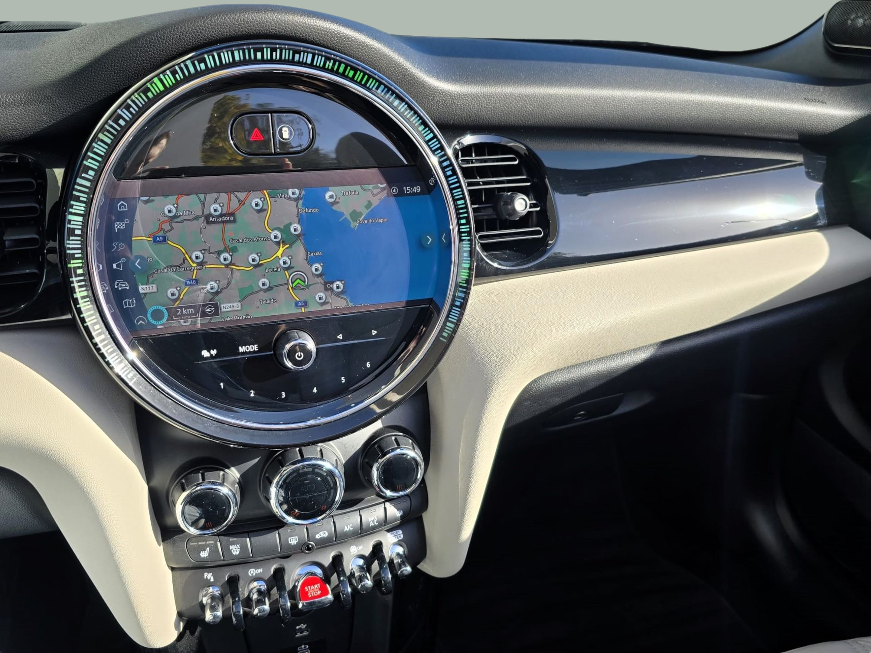 fotoG 15 del MINI MINI Cabrio Cooper 100 kW (136 CV) 136cv Gasolina de 2023 em Oeiras