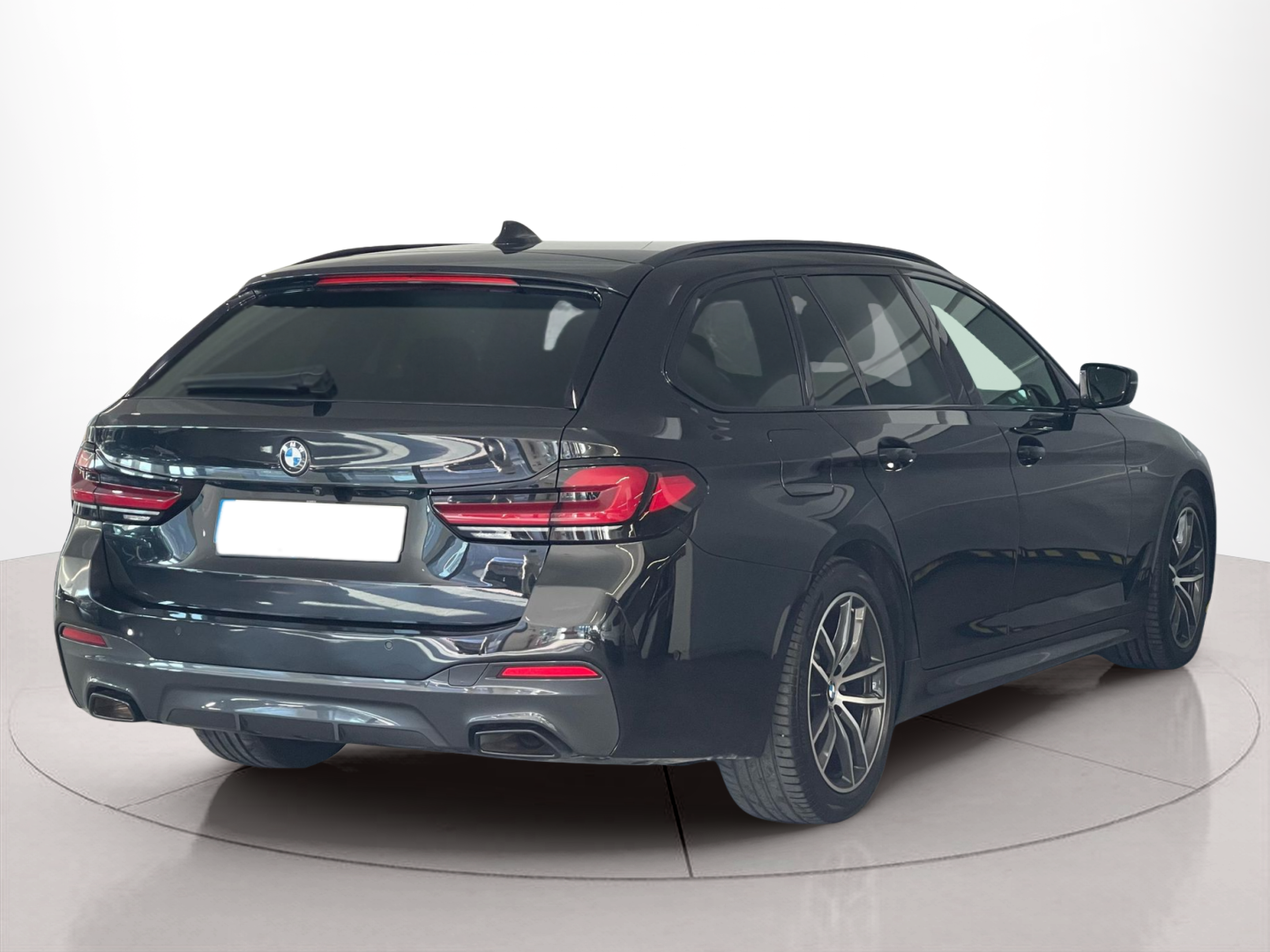 BMW Série 5 520d Touring color Negro. Año 2023. 140KW(190CV). Diesel. En concesionario Santogal Carnaxide de Oeiras