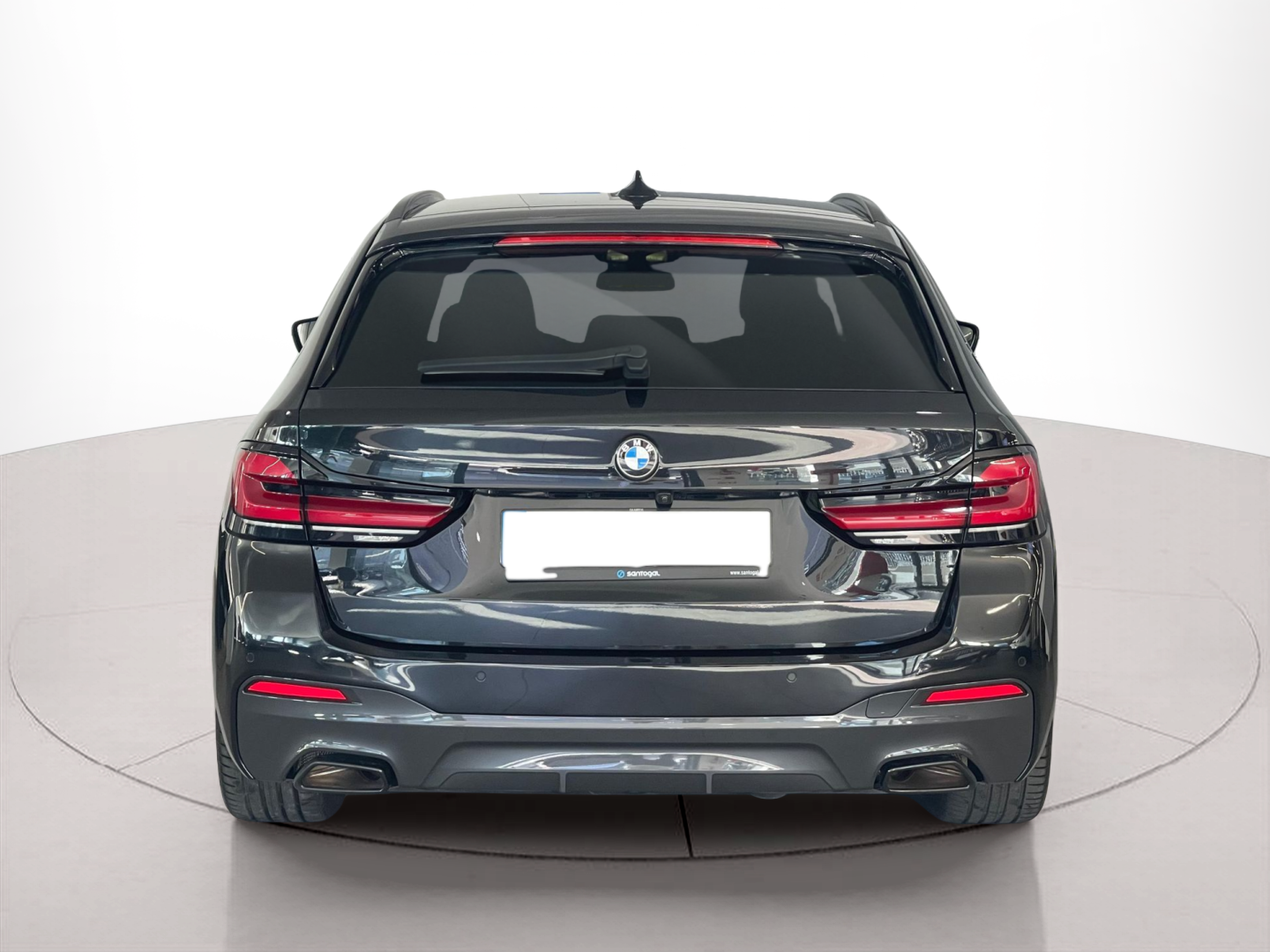 BMW Série 5 520d Touring color Negro. Año 2023. 140KW(190CV). Diesel. En concesionario Santogal Carnaxide de Oeiras