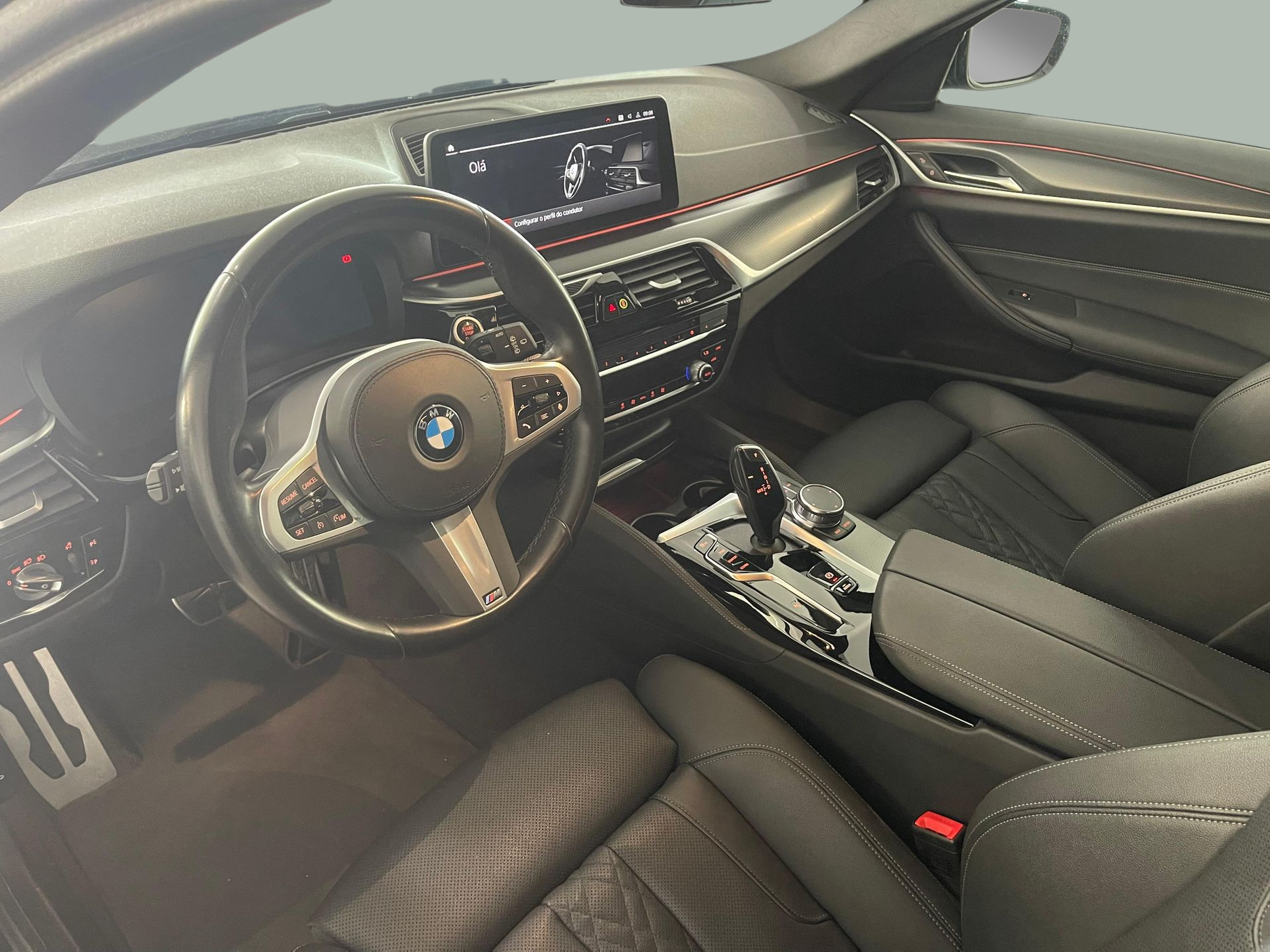 BMW Série 5 520d Touring color Negro. Año 2023. 140KW(190CV). Diesel. En concesionario Santogal Carnaxide de Oeiras