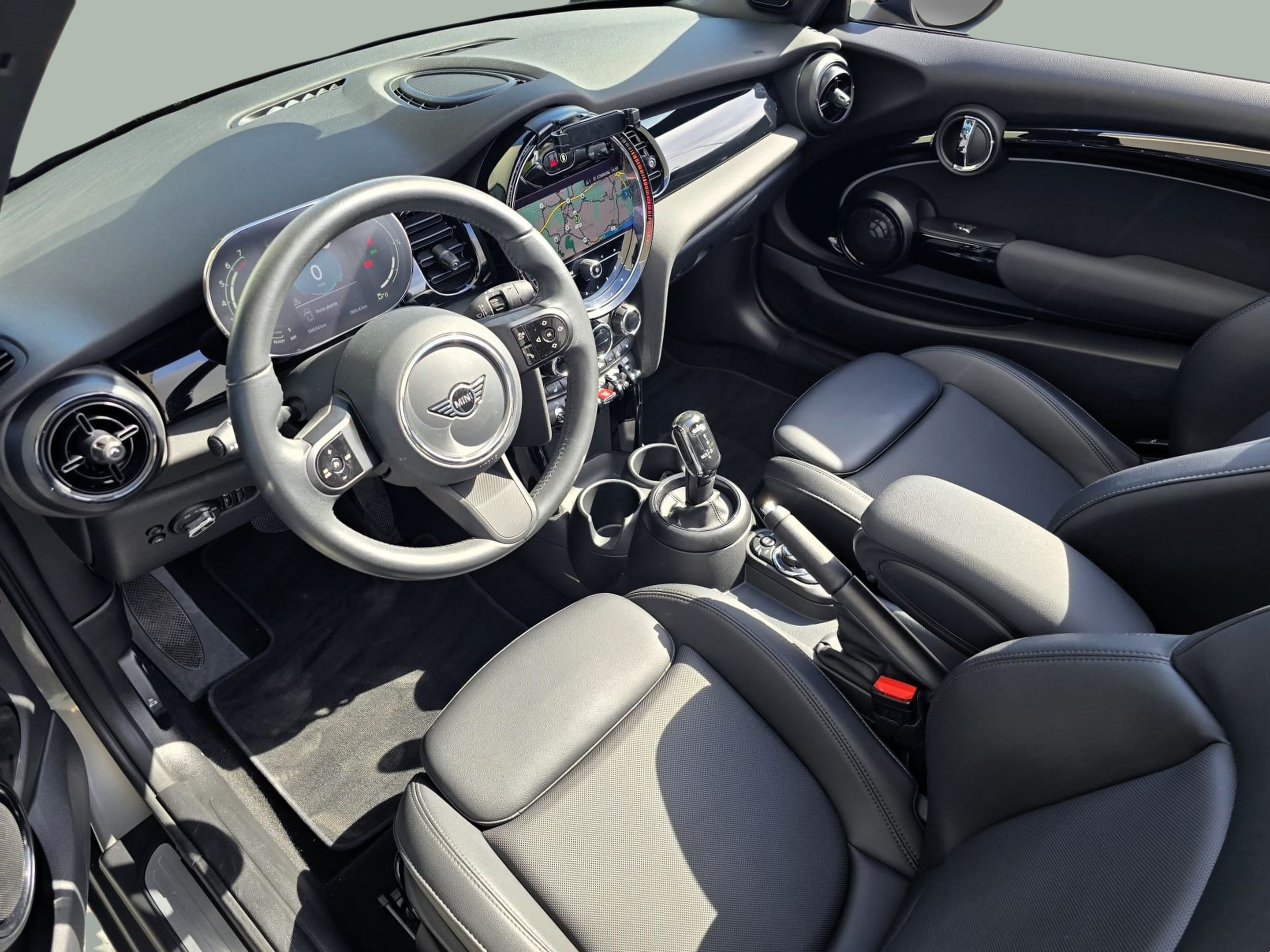 fotoG 11 del MINI MINI Cabrio Cooper 100 kW (136 CV) 136cv Gasolina de 2023 em Oeiras