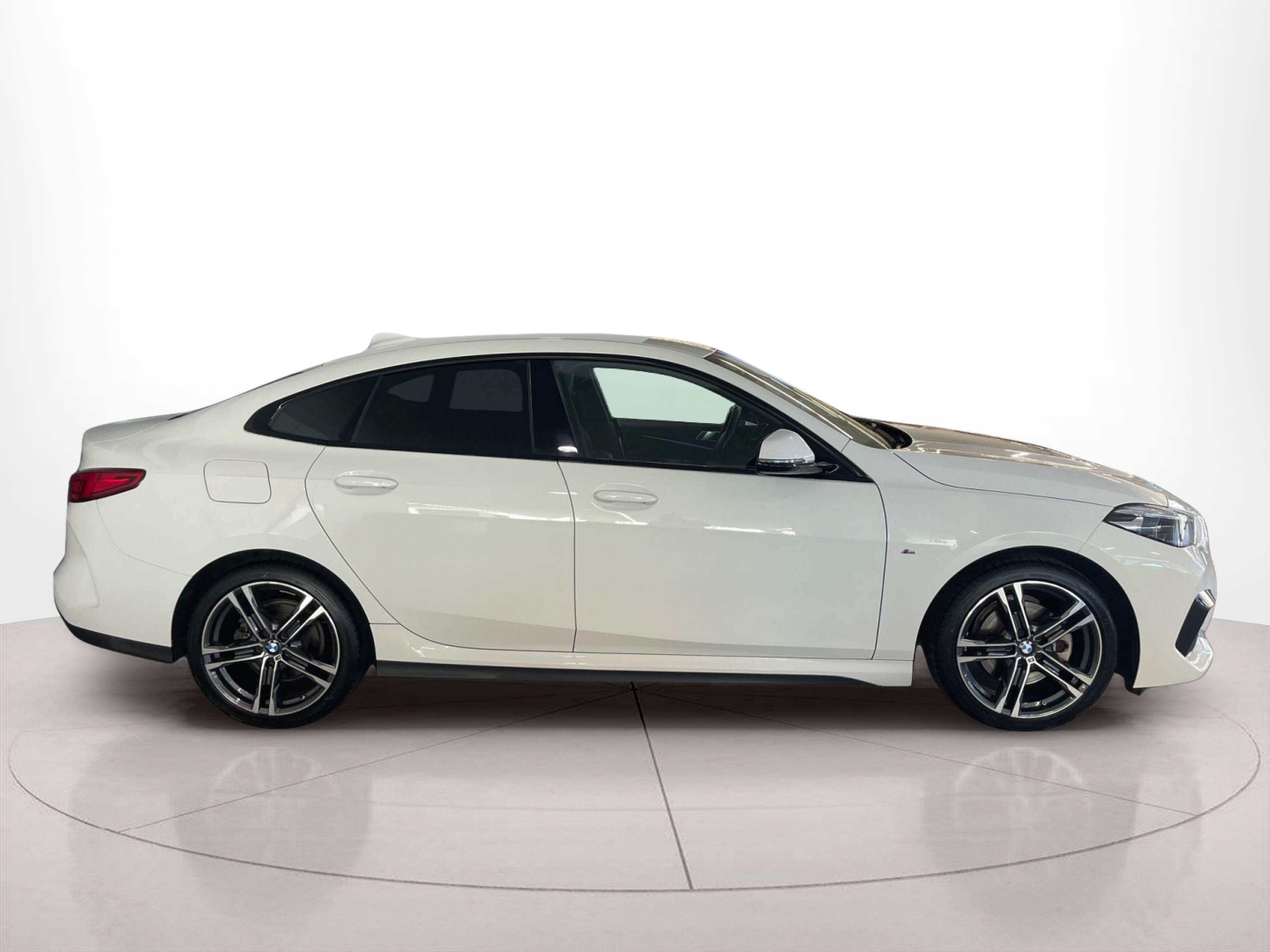 Fotos de BMW Série 2 216d Gran Coupe color Blanco. Año 2023. 85KW(116CV). Diesel. En concesionario Santogal Carnaxide de Oeiras