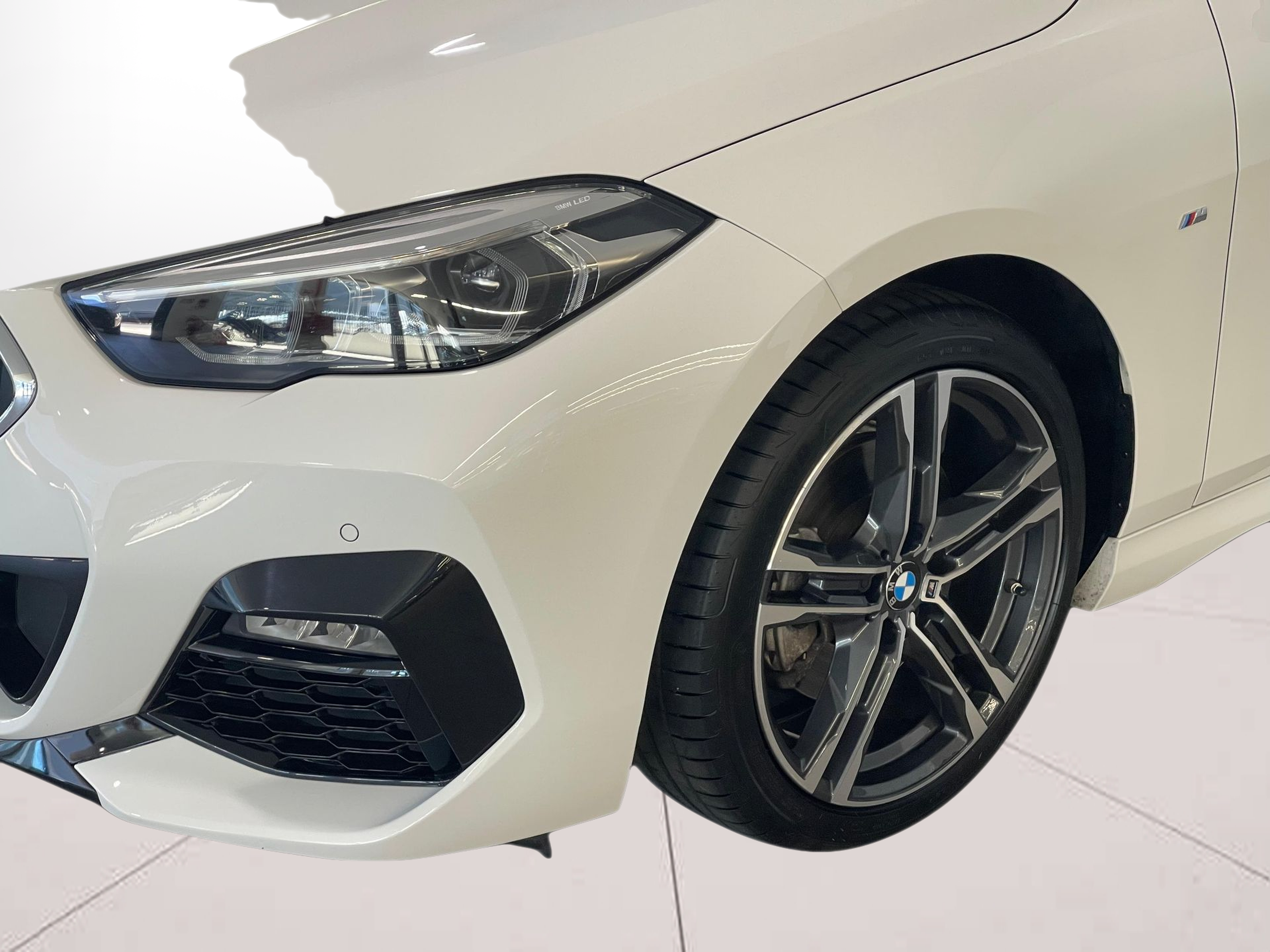 BMW Série 2 216d Gran Coupe color Blanco. Año 2023. 85KW(116CV). Diesel. En concesionario Santogal Carnaxide de Oeiras