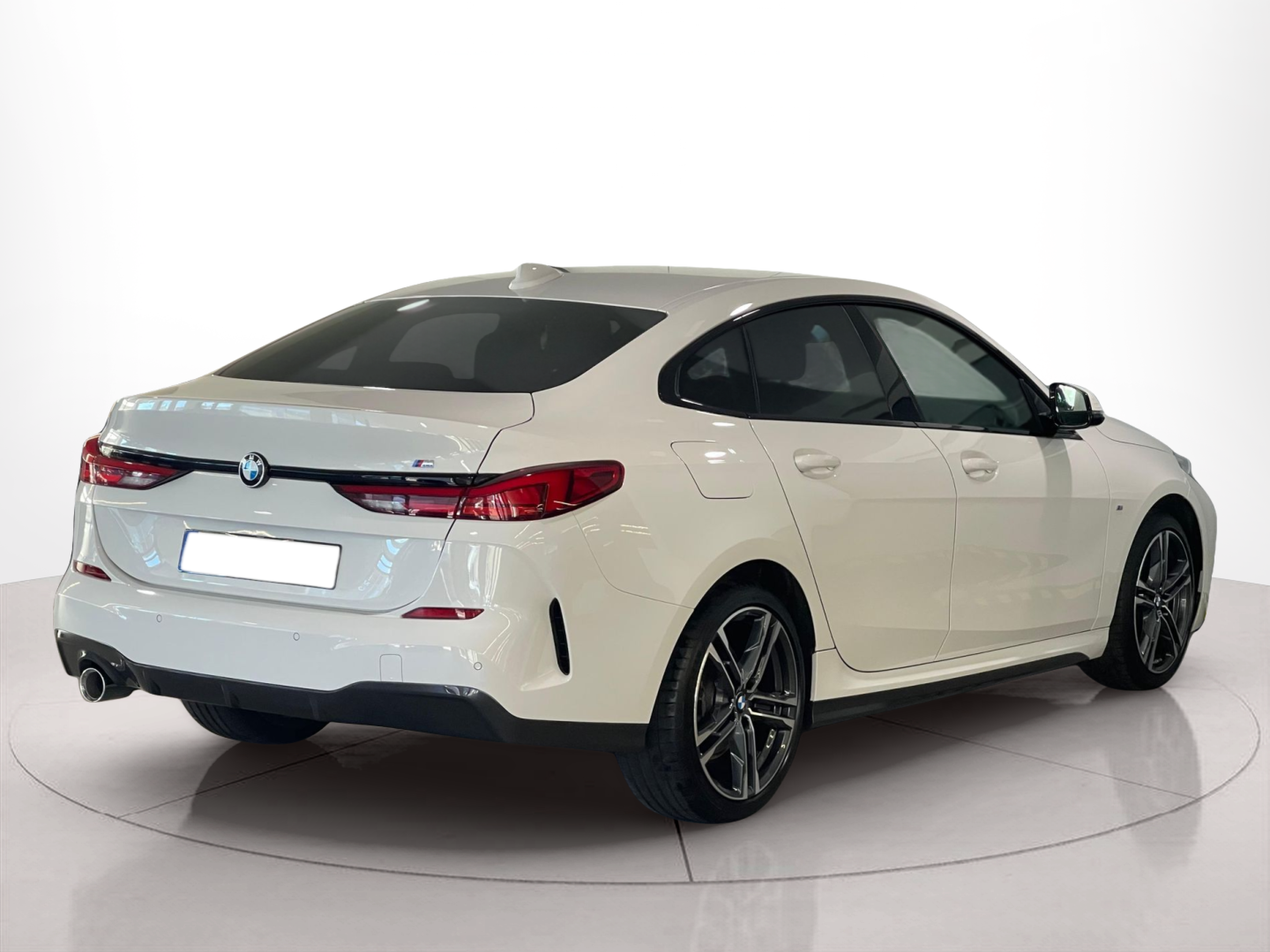 BMW Série 2 216d Gran Coupe color Blanco. Año 2023. 85KW(116CV). Diesel. En concesionario Santogal Carnaxide de Oeiras
