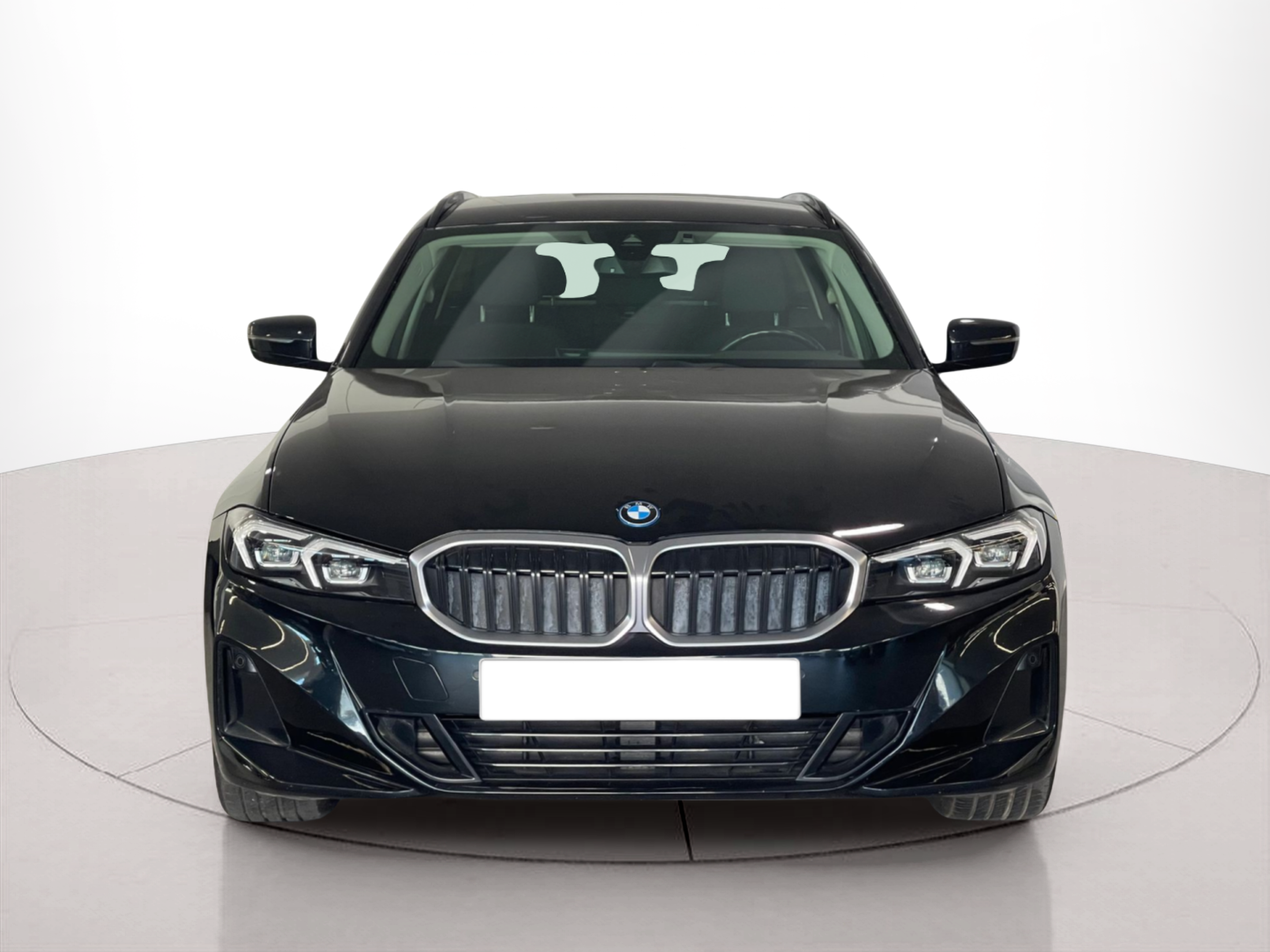 Fotos de BMW Série 3 320e Touring color Negro. Año 2023. 150KW(204CV). Elétrico / Gasolina Híbrido. En concesionario Santogal Carnaxide de Oeiras