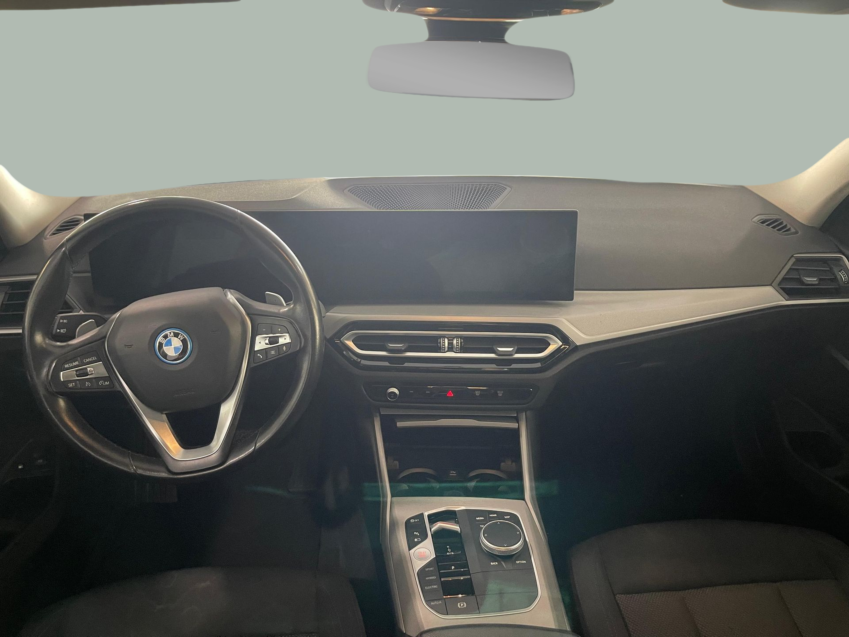 BMW Série 3 320e Touring color Negro. Año 2023. 150KW(204CV). Elétrico / Gasolina Híbrido. En concesionario Santogal Carnaxide de Oeiras