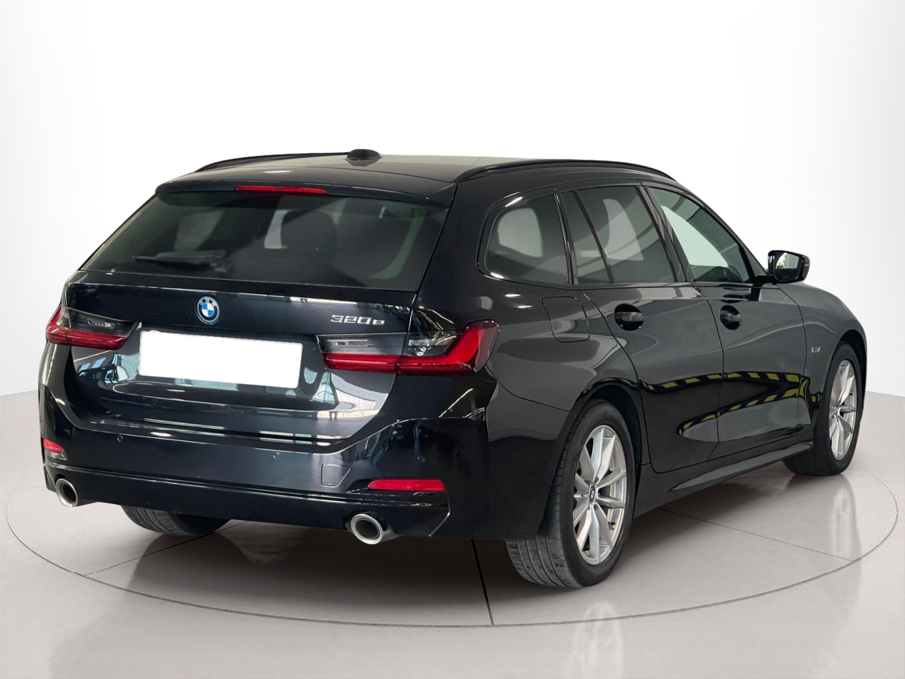 BMW Série 3 320e Touring color Negro. Año 2023. 150KW(204CV). Elétrico / Gasolina Híbrido. En concesionario Santogal Carnaxide de Oeiras