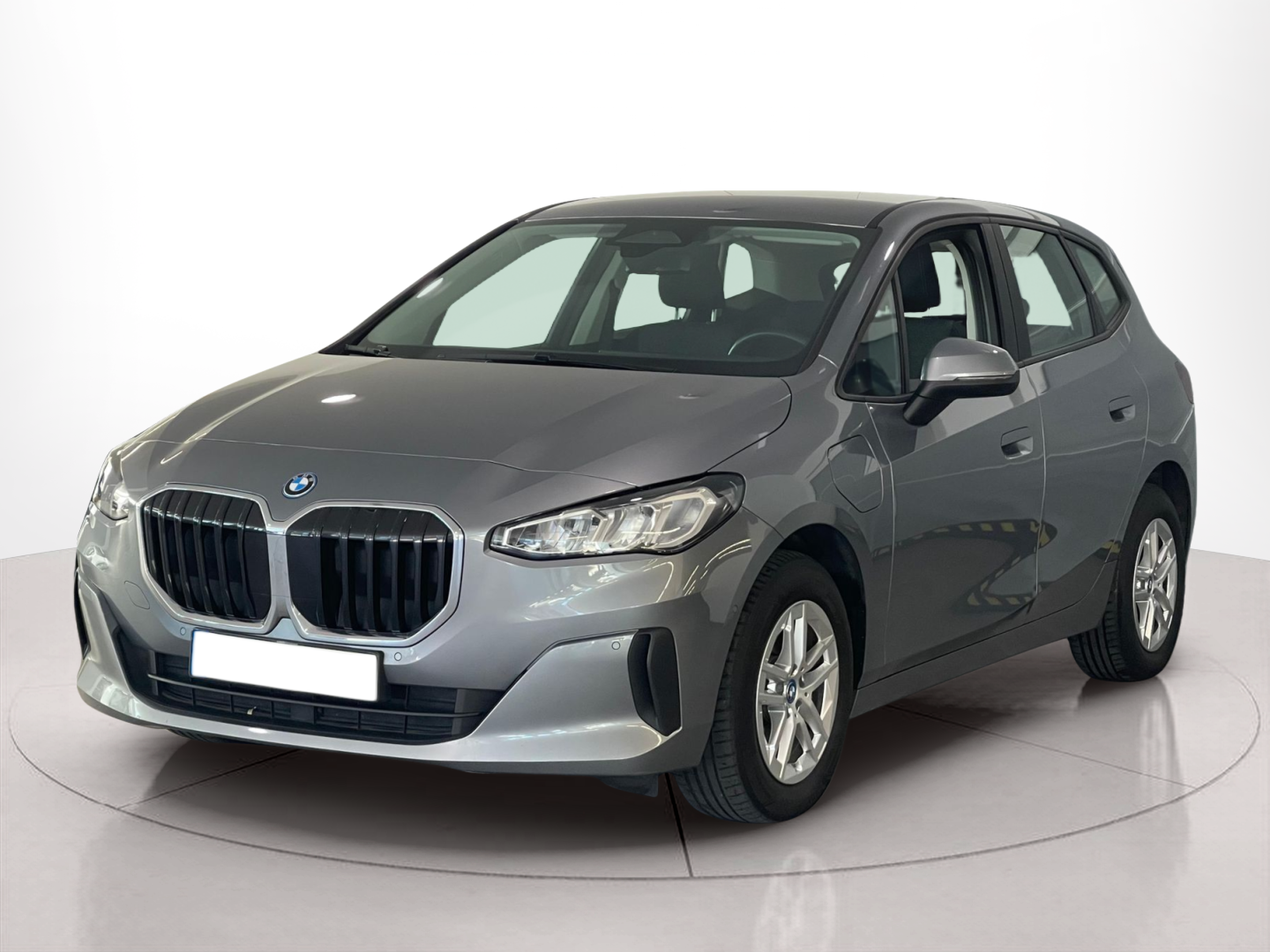 Fotos de BMW Série 2 225xe Active Tourer color Gris. Año 2023. 180KW(245CV). Elétrico / Gasolina Híbrido. En concesionario Santogal Carnaxide de Oeiras