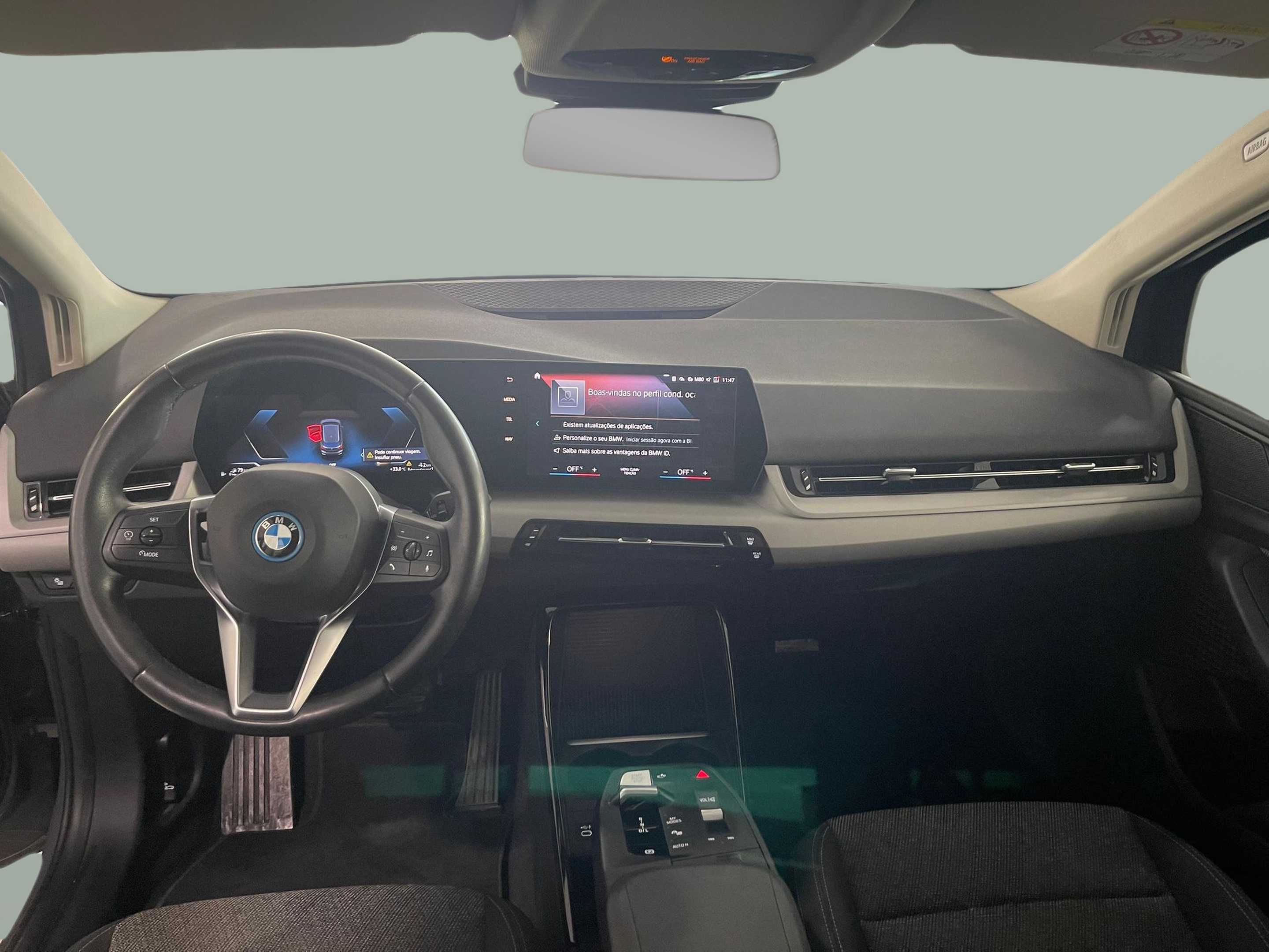 BMW Série 2 225xe Active Tourer color Gris. Año 2023. 180KW(245CV). Elétrico / Gasolina Híbrido. En concesionario Santogal Carnaxide de Oeiras