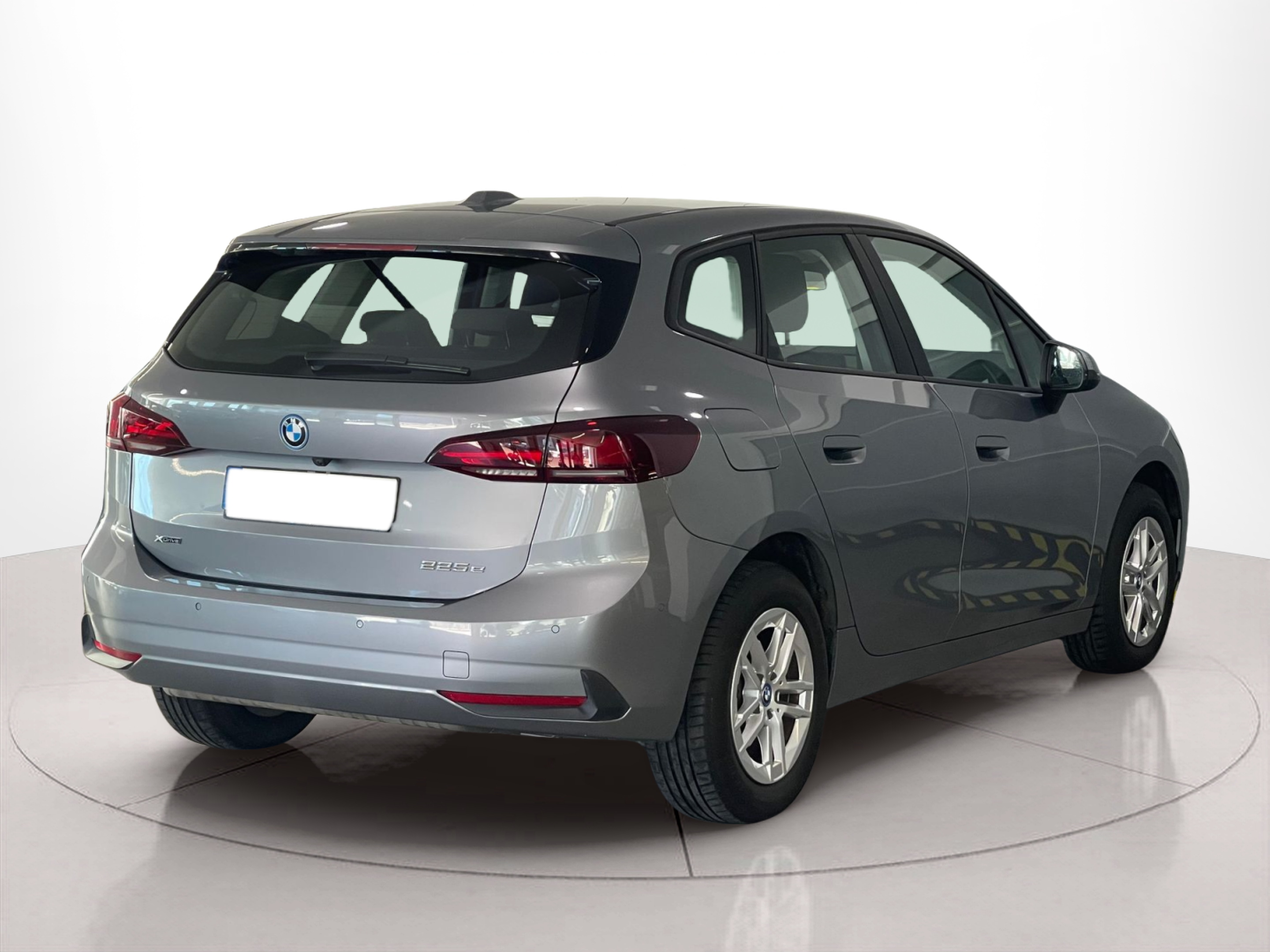 BMW Série 2 225xe Active Tourer color Gris. Año 2023. 180KW(245CV). Elétrico / Gasolina Híbrido. En concesionario Santogal Carnaxide de Oeiras