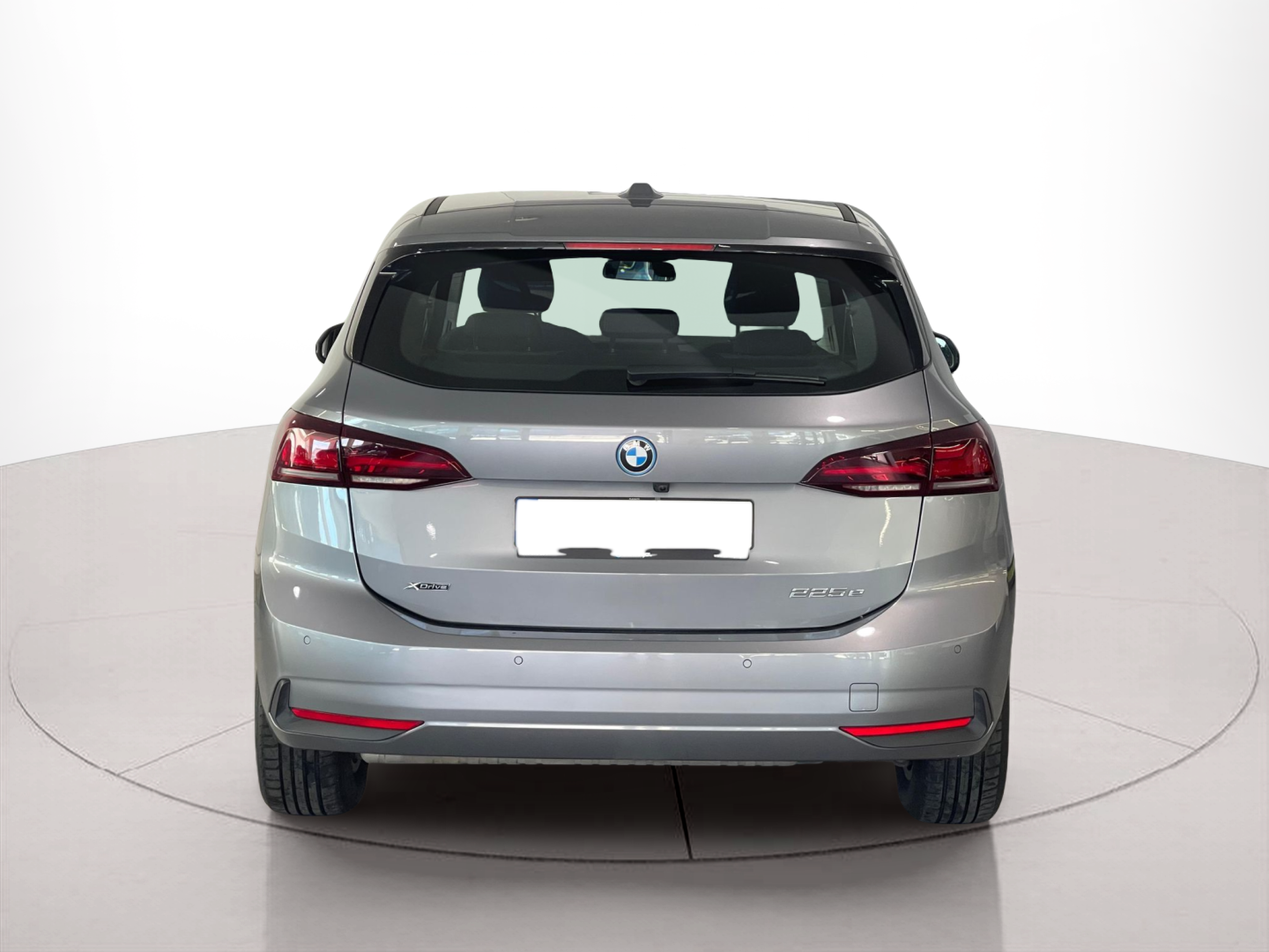 BMW Série 2 225xe Active Tourer color Gris. Año 2023. 180KW(245CV). Elétrico / Gasolina Híbrido. En concesionario Santogal Carnaxide de Oeiras