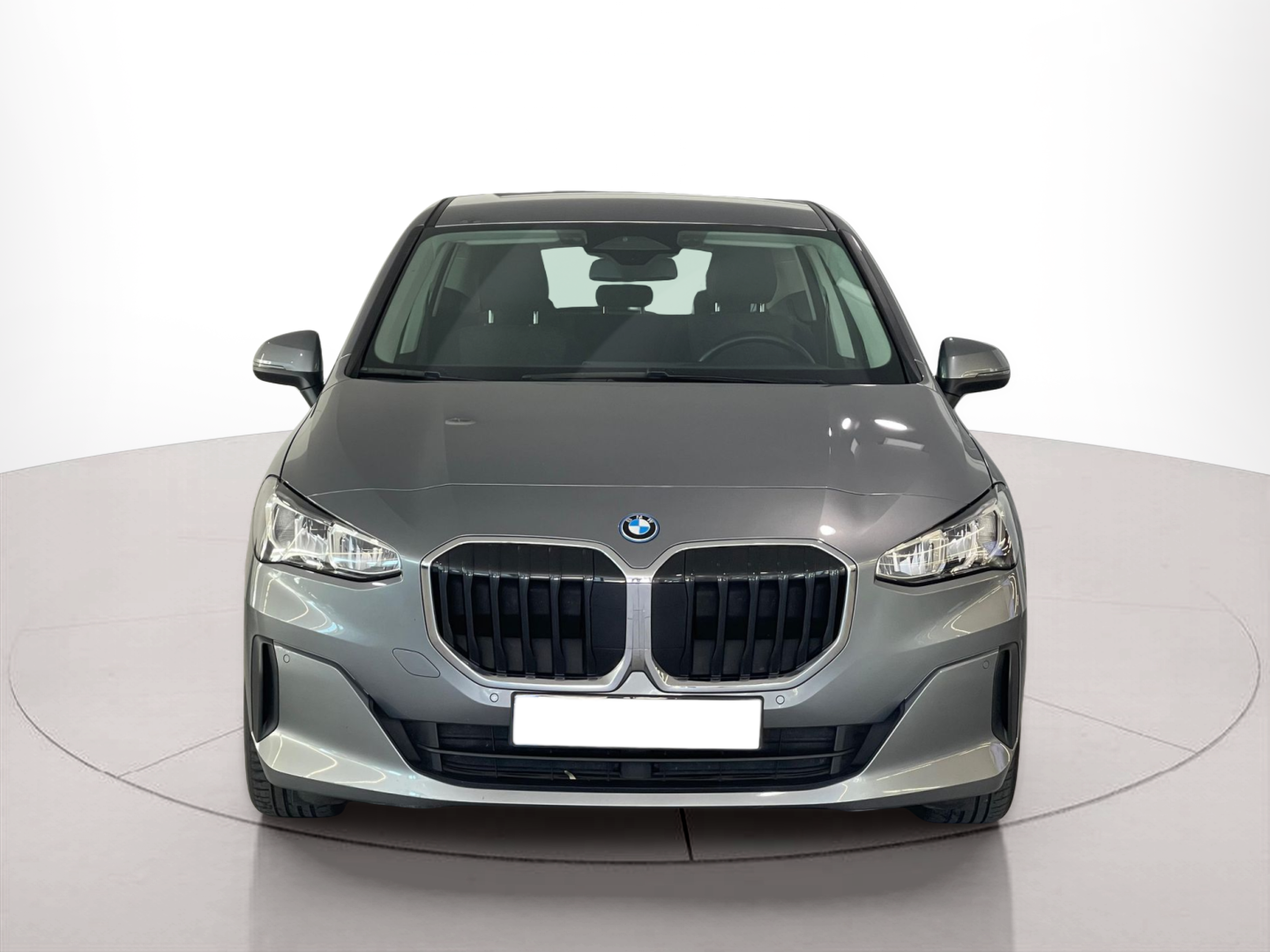 Fotos de BMW Série 2 225xe Active Tourer color Gris. Año 2023. 180KW(245CV). Elétrico / Gasolina Híbrido. En concesionario Santogal Carnaxide de Oeiras