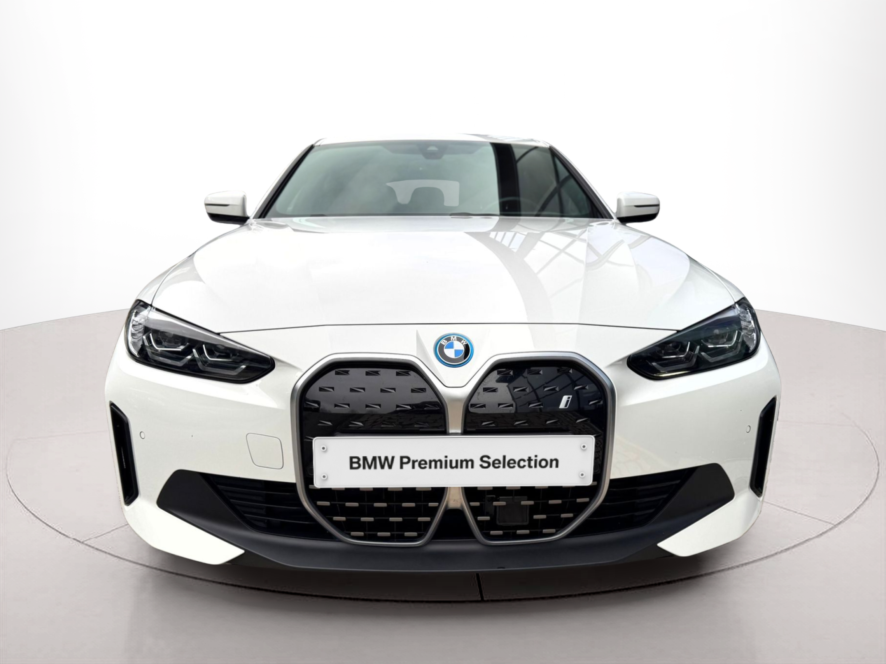 Fotos de BMW i4 i4 eDrive35 color Blanco. Año 2023. 210KW(286CV). Elétrico. En concesionario Santogal Oeiras de Oeiras