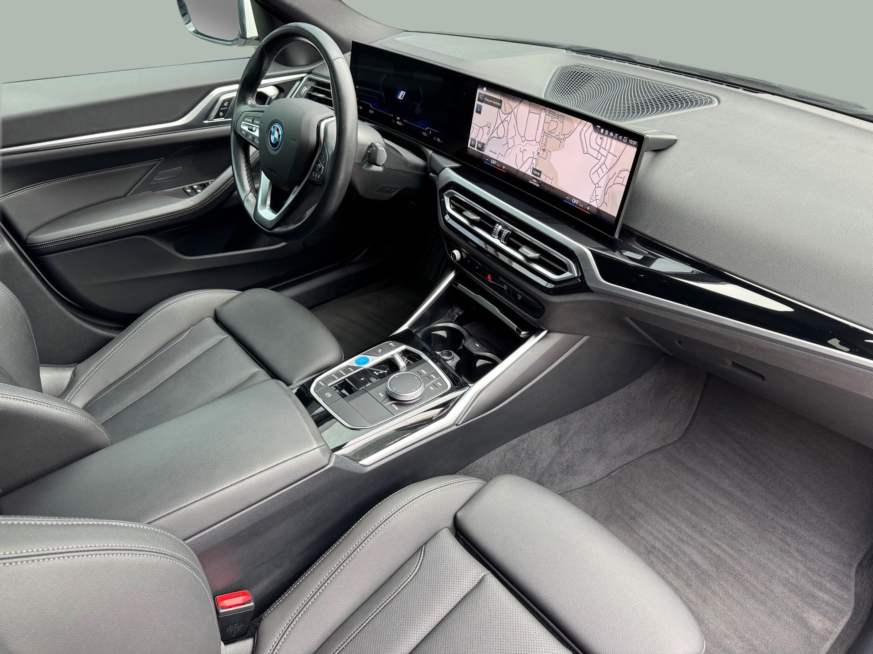 BMW i4 i4 eDrive35 color Blanco. Año 2023. 210KW(286CV). Elétrico. En concesionario Santogal Oeiras de Oeiras