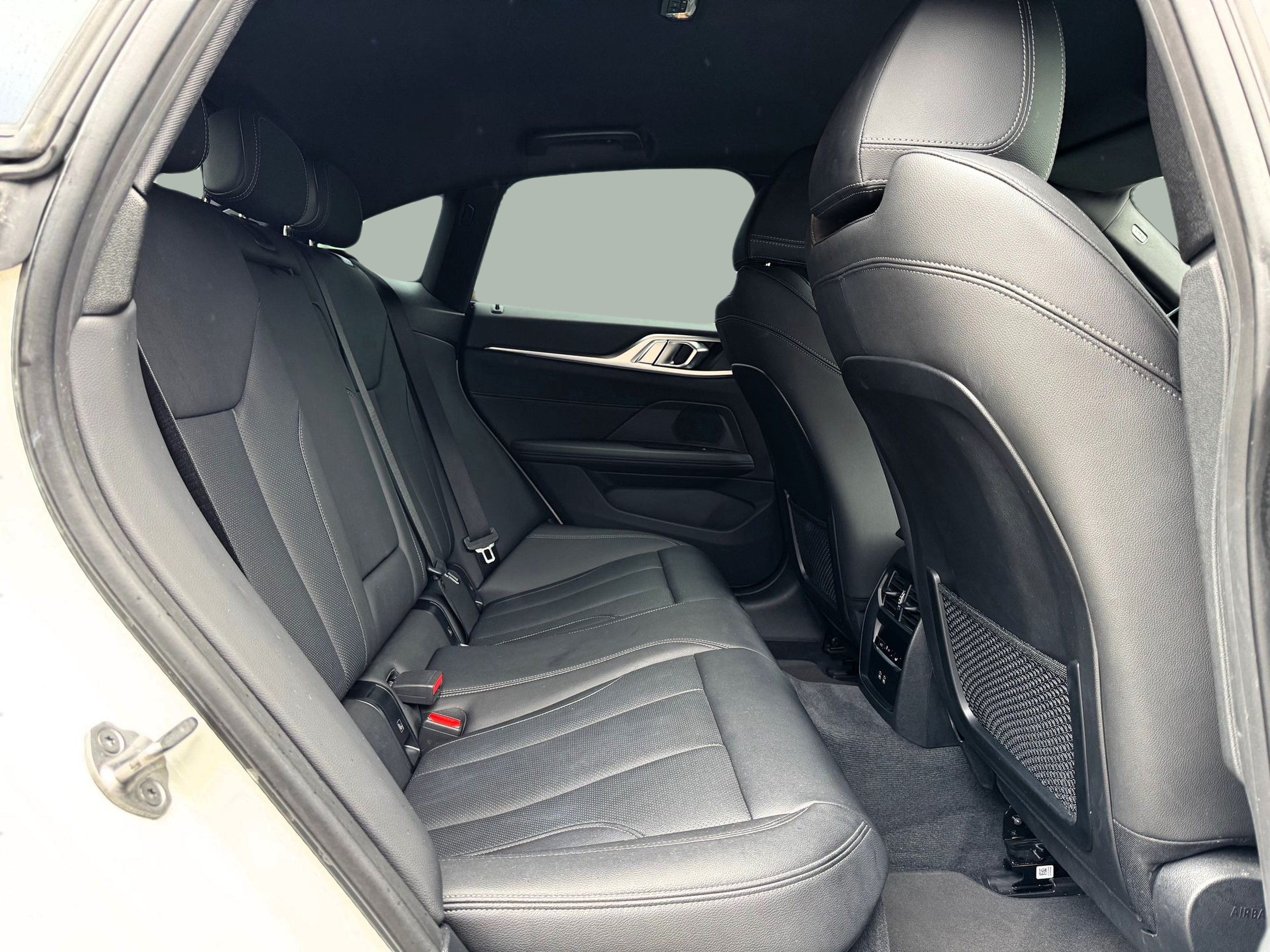 BMW i4 i4 eDrive35 color Blanco. Año 2023. 210KW(286CV). Elétrico. En concesionario Santogal Oeiras de Oeiras