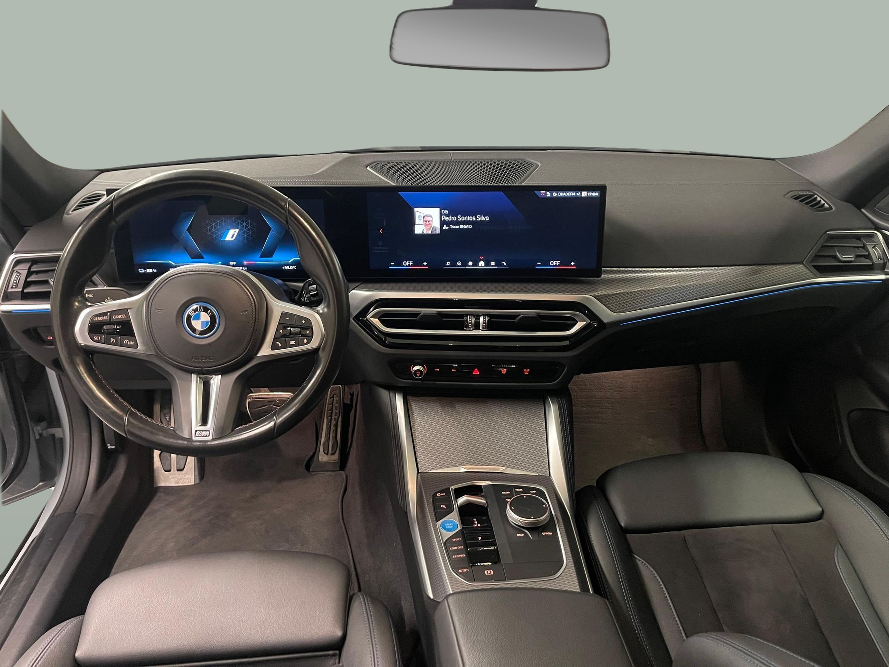 BMW i4 i4 M50 color Gris. Año 2023. 400KW(544CV). Elétrico. En concesionario Santogal Carnaxide de Oeiras