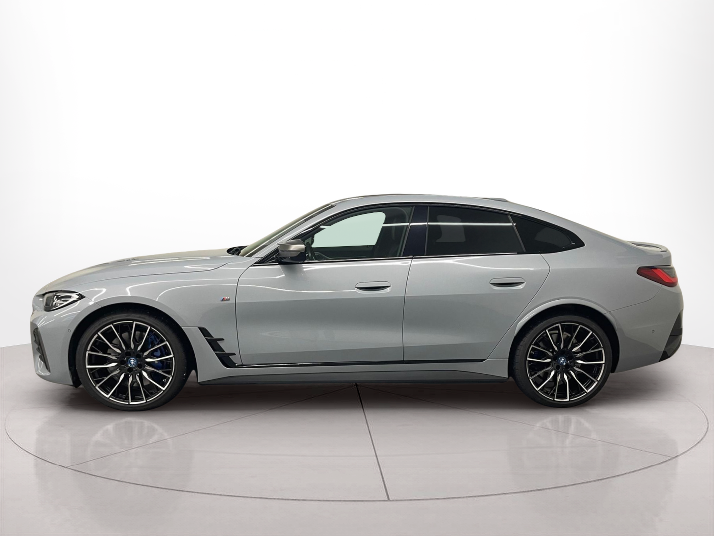 Fotos de BMW i4 i4 M50 color Gris. Año 2023. 400KW(544CV). Elétrico. En concesionario Santogal Carnaxide de Oeiras