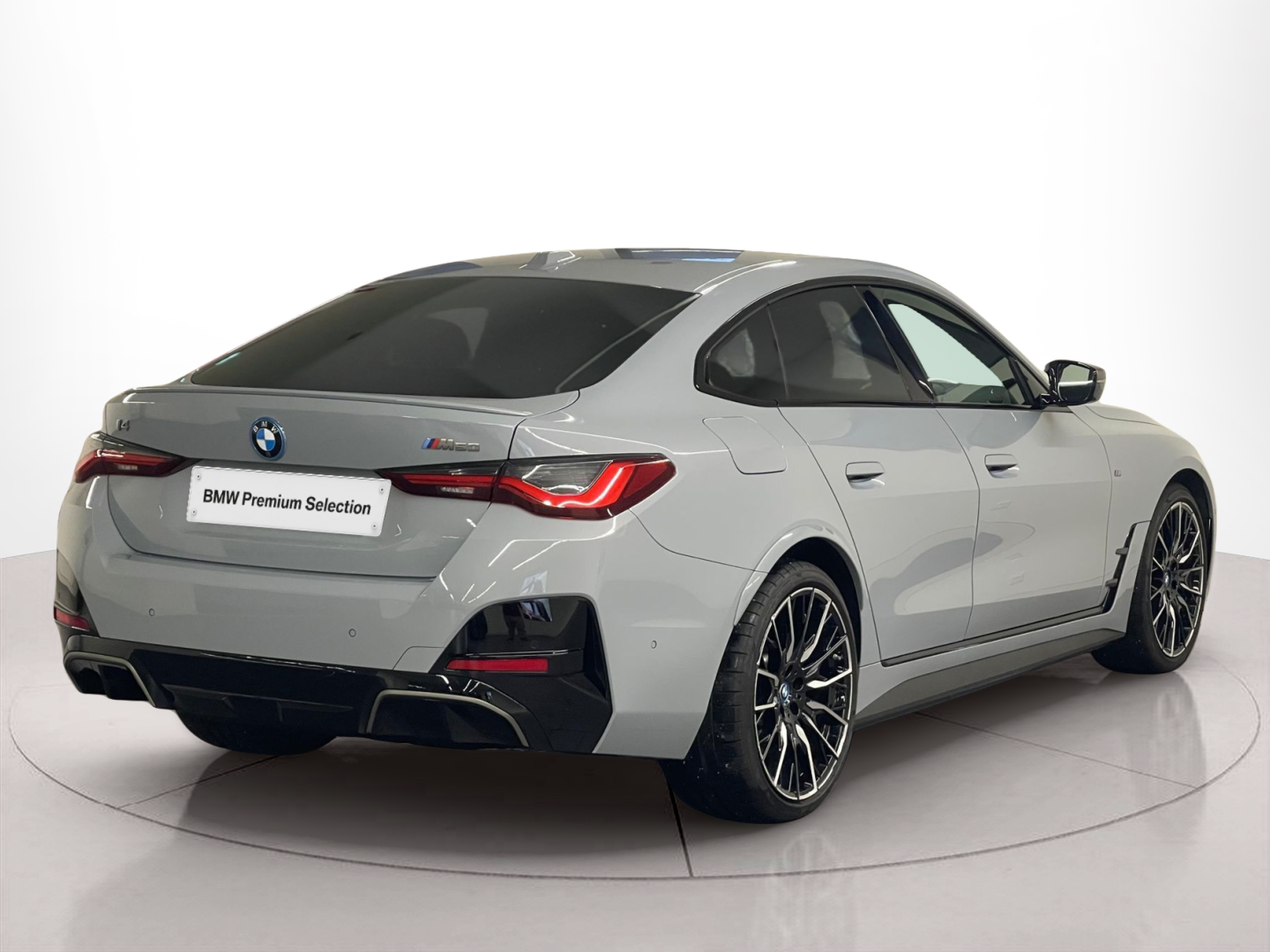 BMW i4 i4 M50 color Gris. Año 2023. 400KW(544CV). Elétrico. En concesionario Santogal Carnaxide de Oeiras