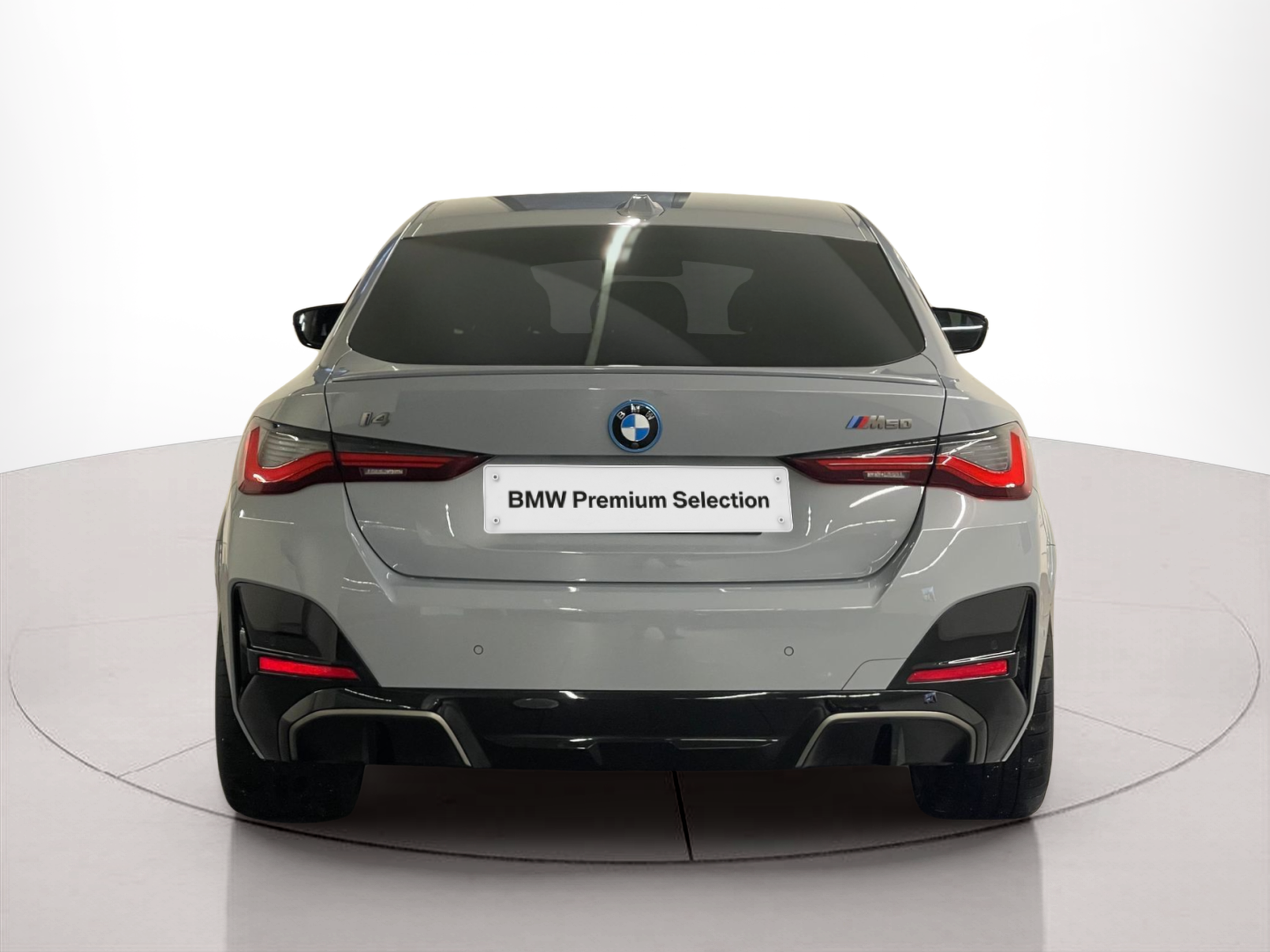BMW i4 i4 M50 color Gris. Año 2023. 400KW(544CV). Elétrico. En concesionario Santogal Carnaxide de Oeiras