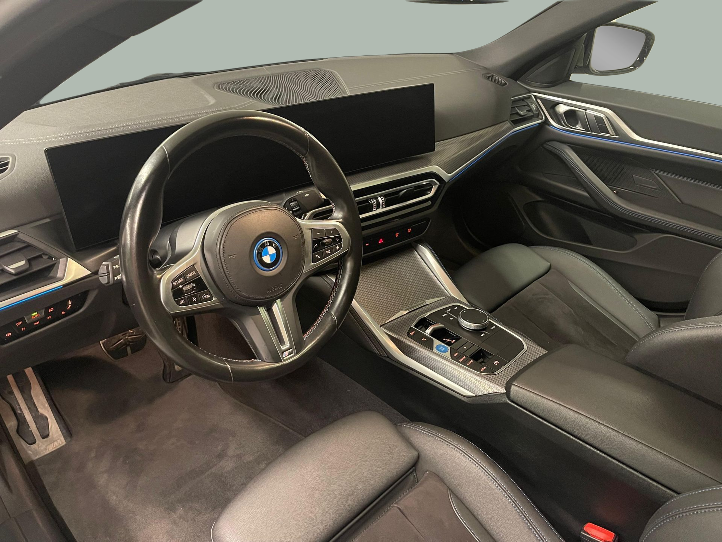 BMW i4 i4 M50 color Gris. Año 2023. 400KW(544CV). Elétrico. En concesionario Santogal Carnaxide de Oeiras