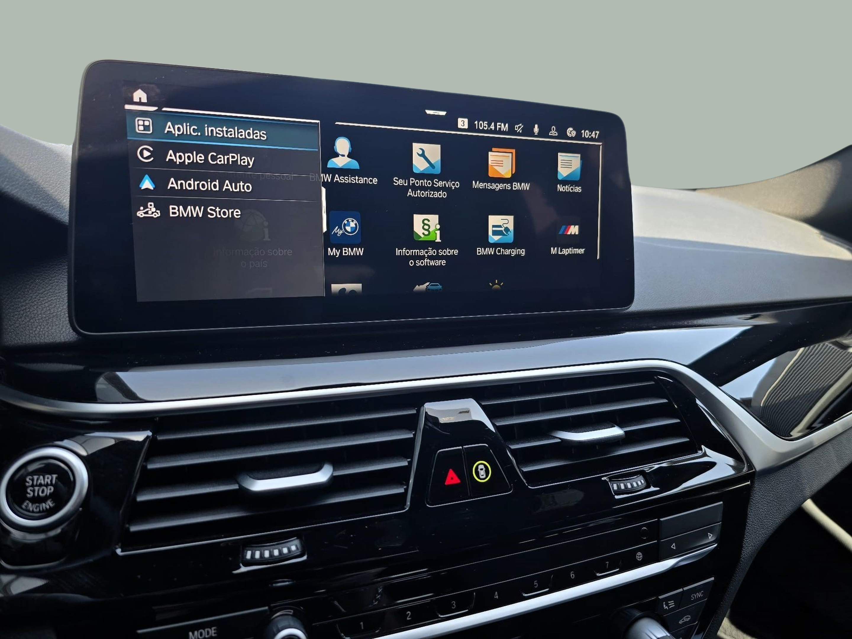 BMW Série 5 530e Touring color Negro. Año 2023. 215KW(292CV). Elétrico / Gasolina Híbrido. En concesionario Santogal Oeiras de Oeiras