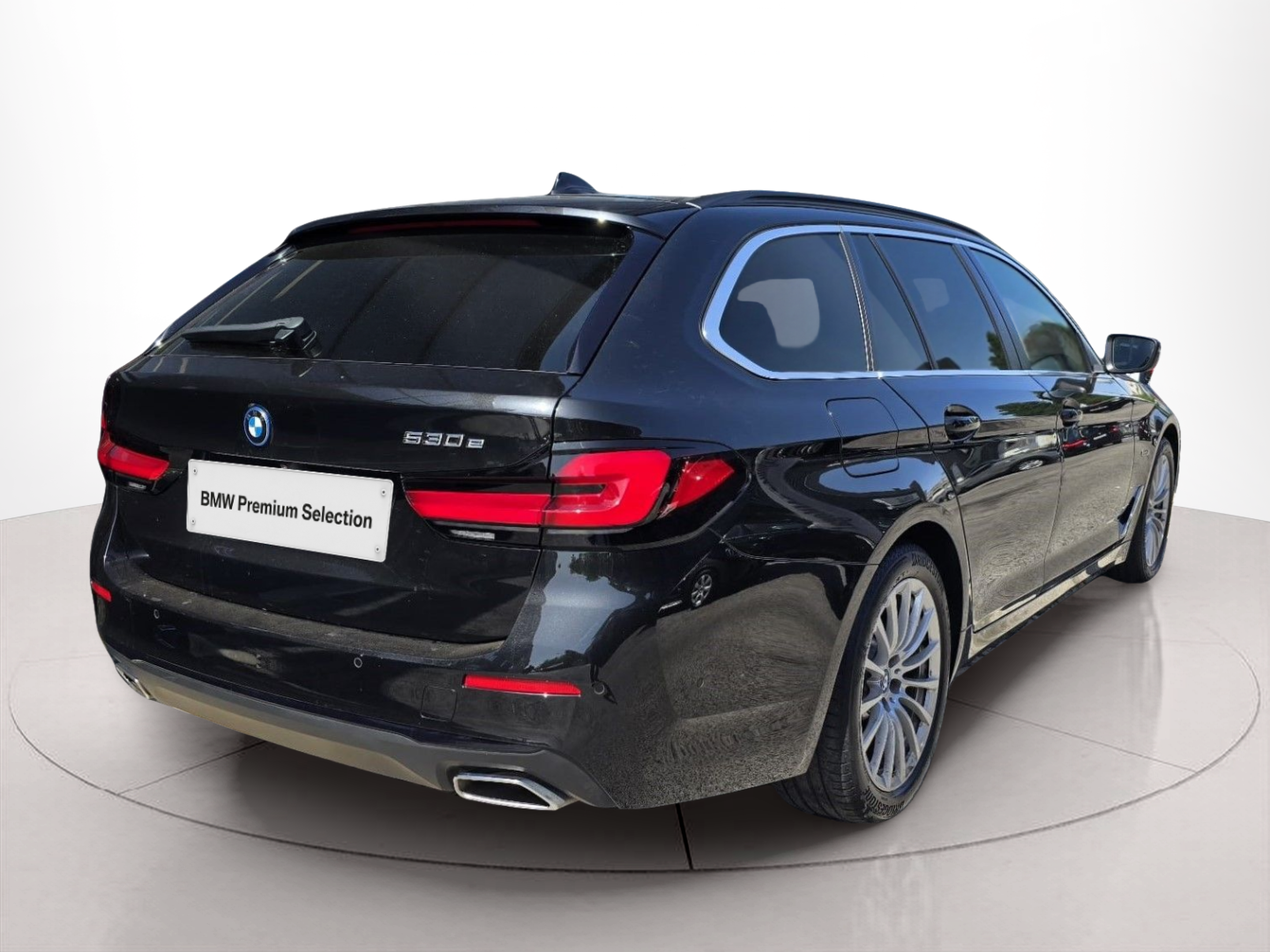 BMW Série 5 530e Touring color Negro. Año 2023. 215KW(292CV). Elétrico / Gasolina Híbrido. En concesionario Santogal Oeiras de Oeiras