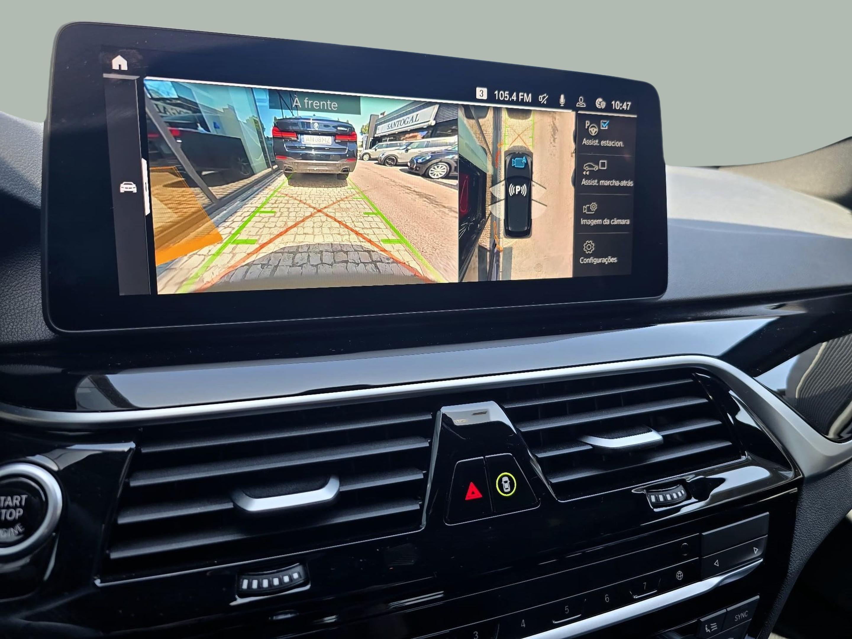 BMW Série 5 530e Touring color Negro. Año 2023. 215KW(292CV). Elétrico / Gasolina Híbrido. En concesionario Santogal Oeiras de Oeiras