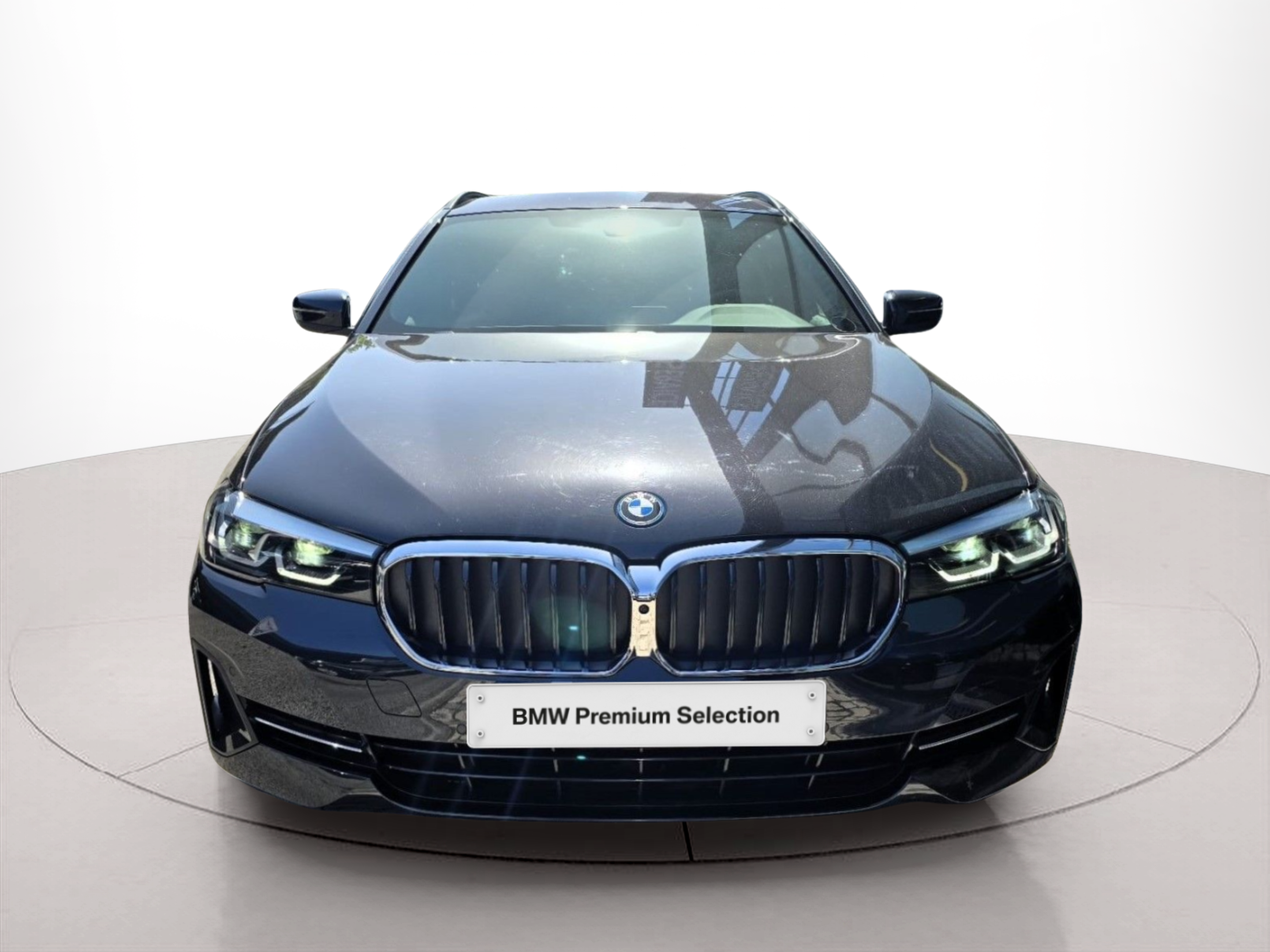 Fotos de BMW Série 5 530e Touring color Negro. Año 2023. 215KW(292CV). Elétrico / Gasolina Híbrido. En concesionario Santogal Oeiras de Oeiras