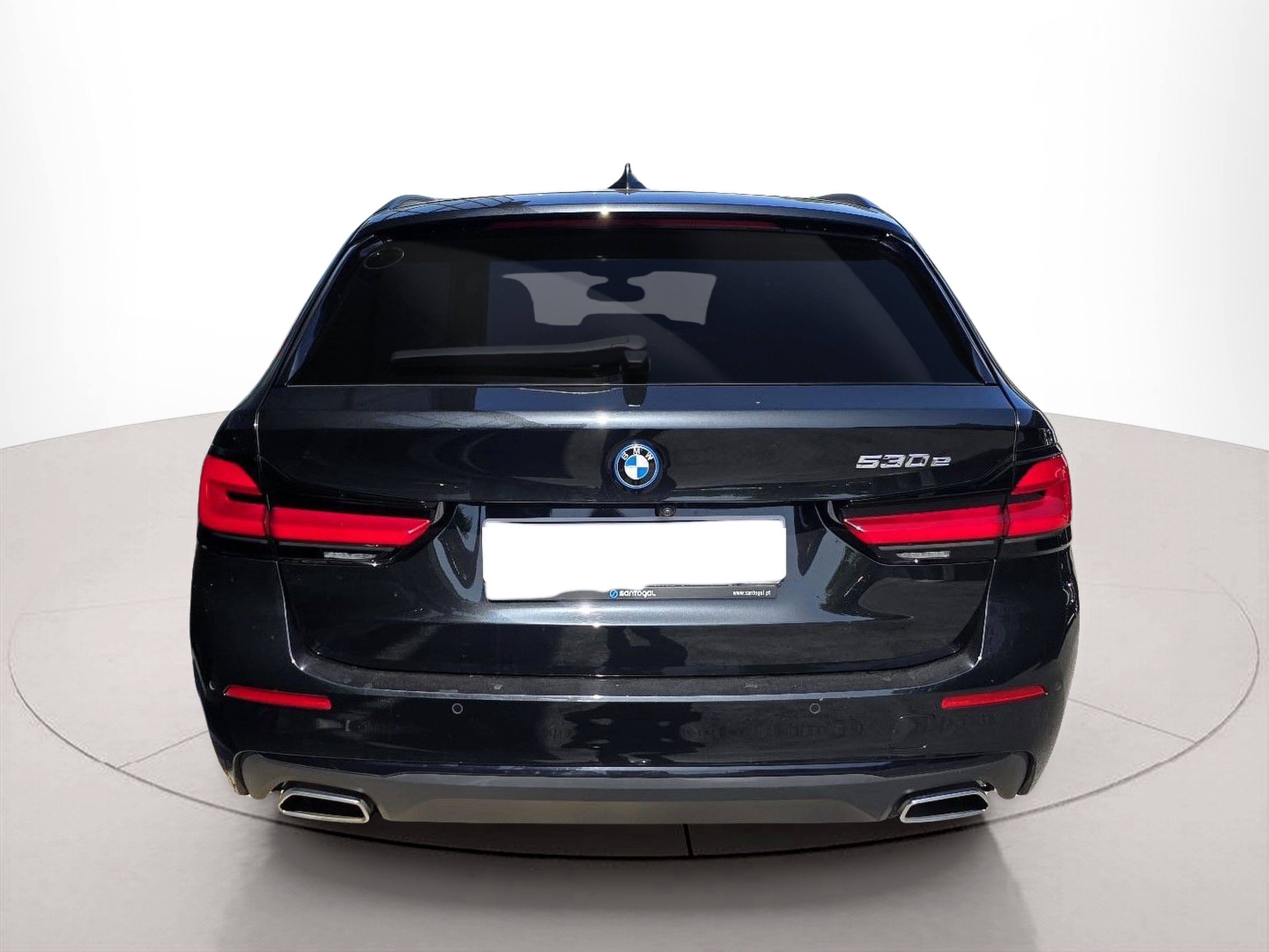 BMW Série 5 530e Touring color Negro. Año 2023. 215KW(292CV). Elétrico / Gasolina Híbrido. En concesionario Santogal Oeiras de Oeiras
