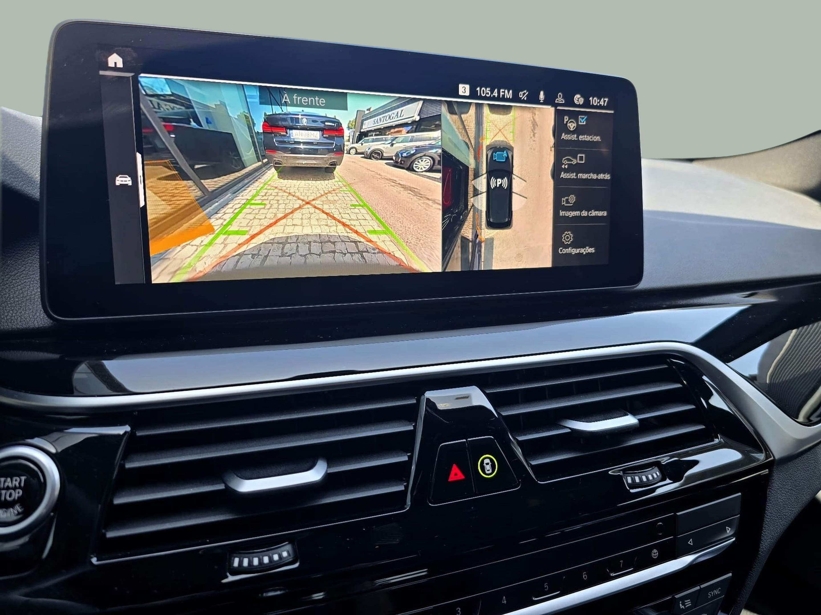 BMW Série 5 530e Touring color Negro. Año 2023. 215KW(292CV). Elétrico / Gasolina Híbrido. En concesionario Santogal Oeiras de Oeiras