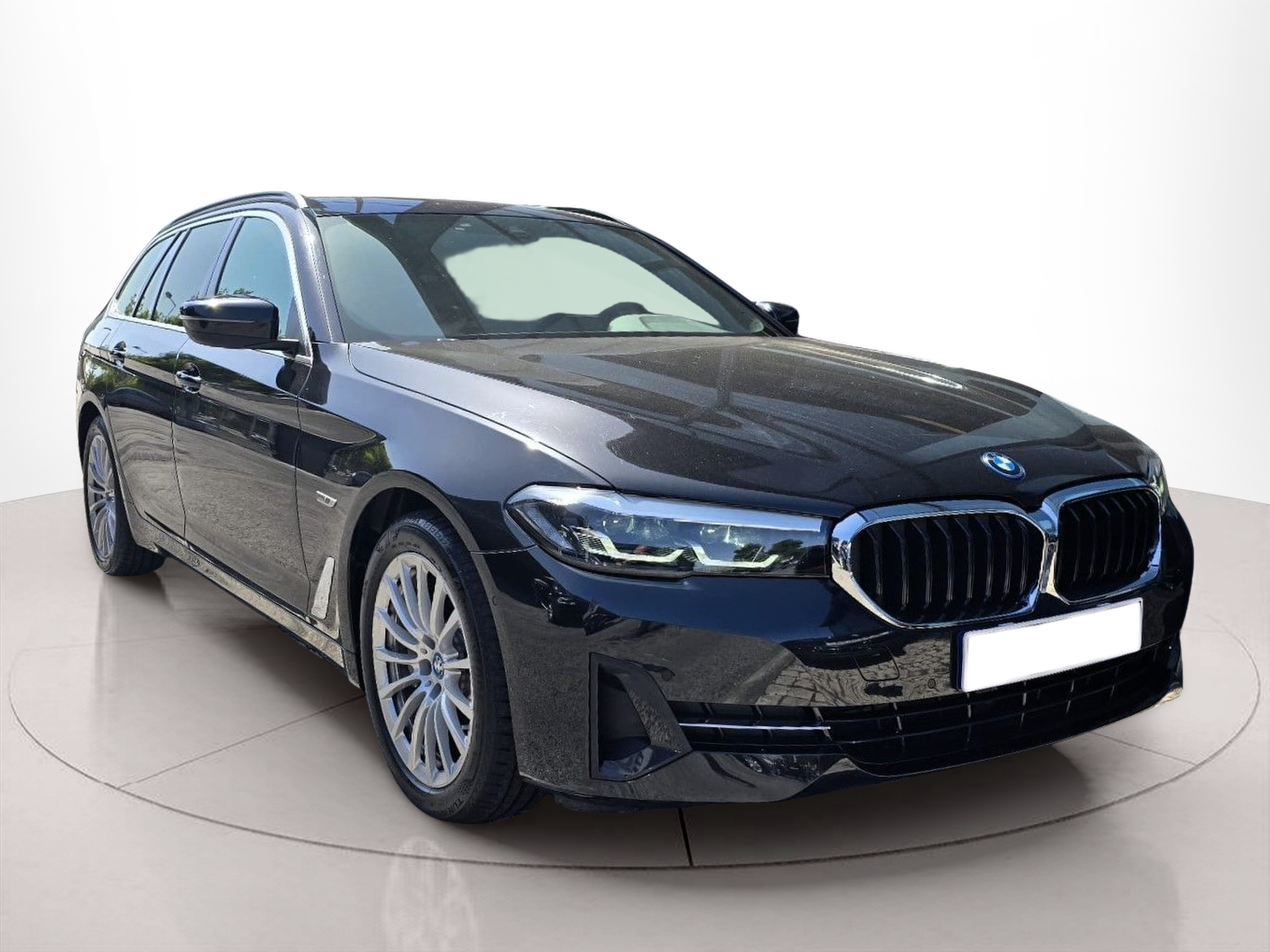 BMW Série 5 530e Touring color Negro. Año 2023. 215KW(292CV). Elétrico / Gasolina Híbrido. En concesionario Santogal Oeiras de Oeiras
