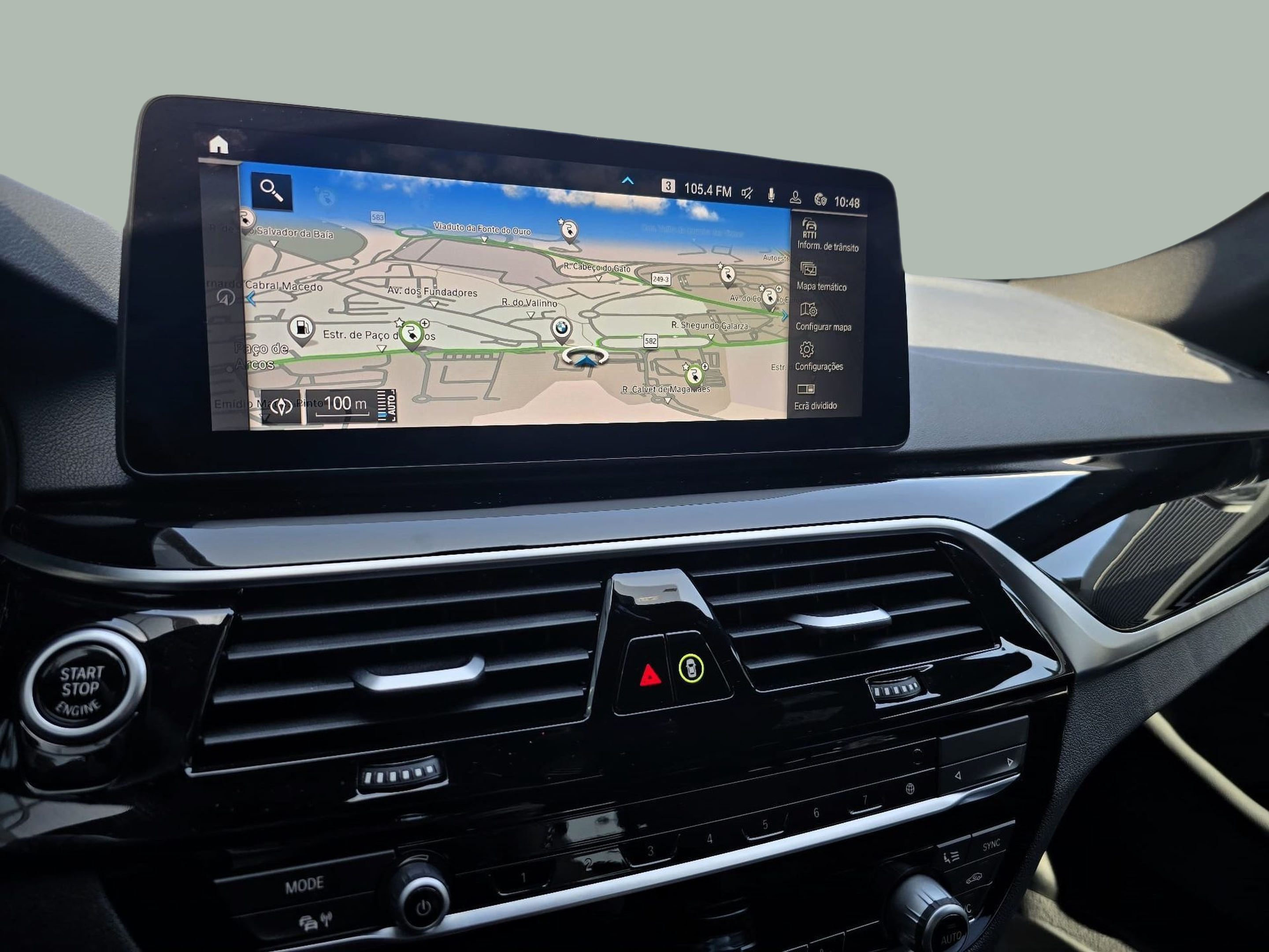 BMW Série 5 530e Touring color Negro. Año 2023. 215KW(292CV). Elétrico / Gasolina Híbrido. En concesionario Santogal Oeiras de Oeiras