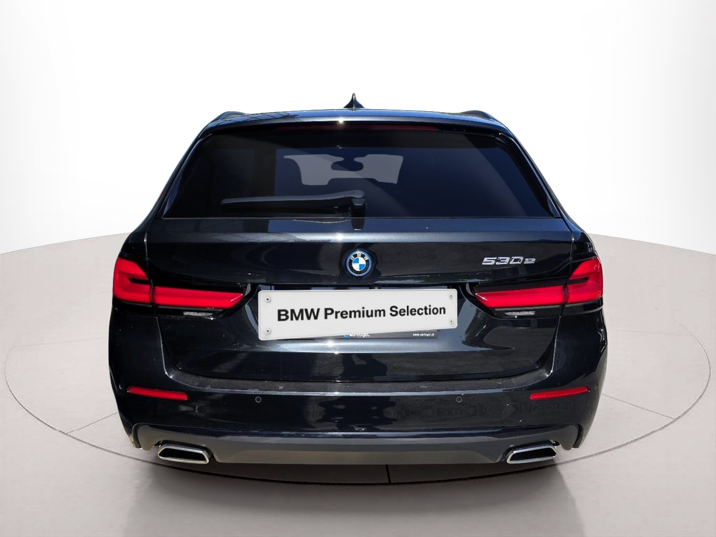 BMW Série 5 530e Touring color Negro. Año 2023. 215KW(292CV). Elétrico / Gasolina Híbrido. En concesionario Santogal Oeiras de Oeiras