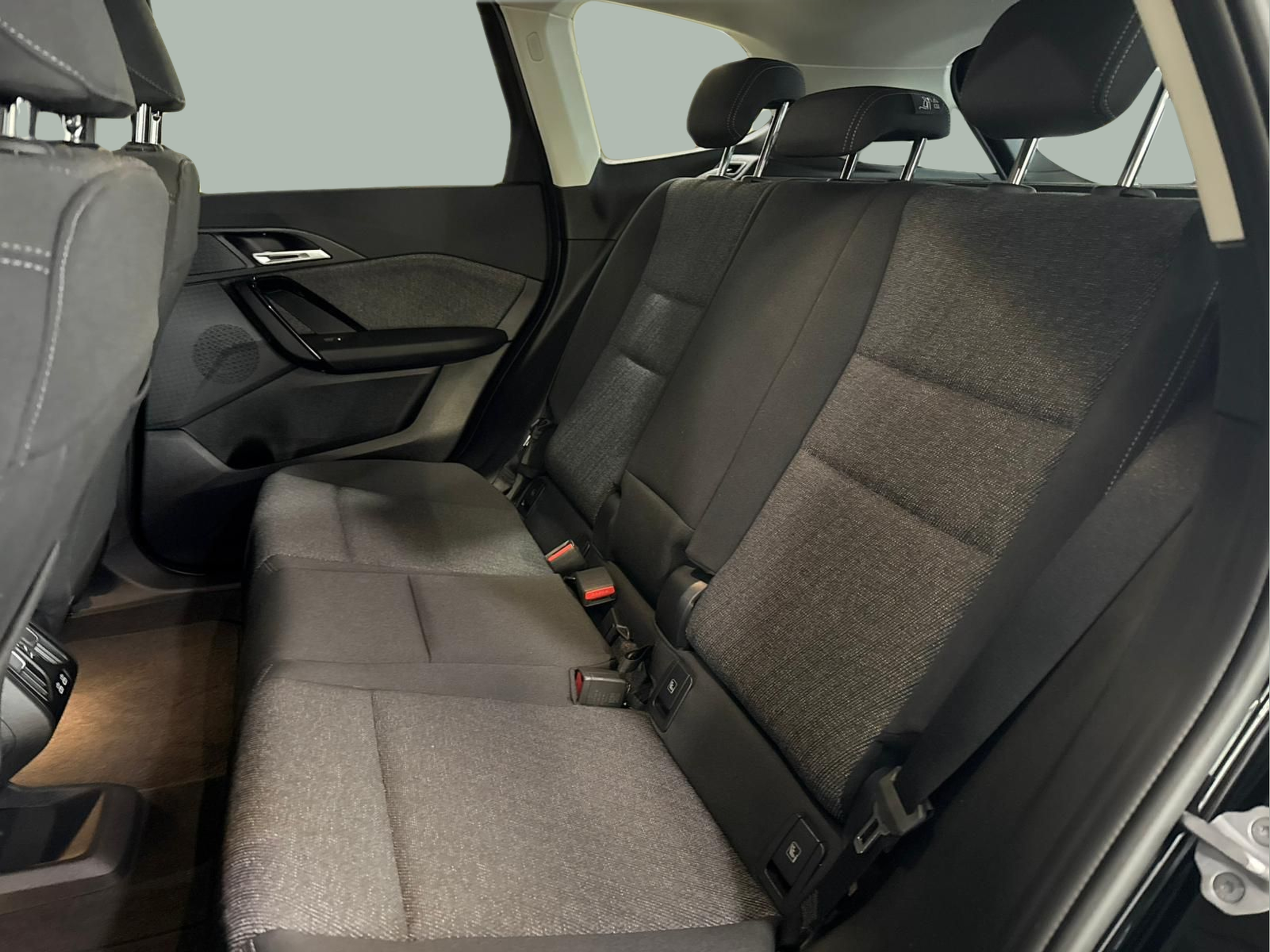 BMW iX1 xDrive30 color Negro. Año 2023. 230KW(313CV). Elétrico. En concesionario Santogal Carnaxide de Oeiras