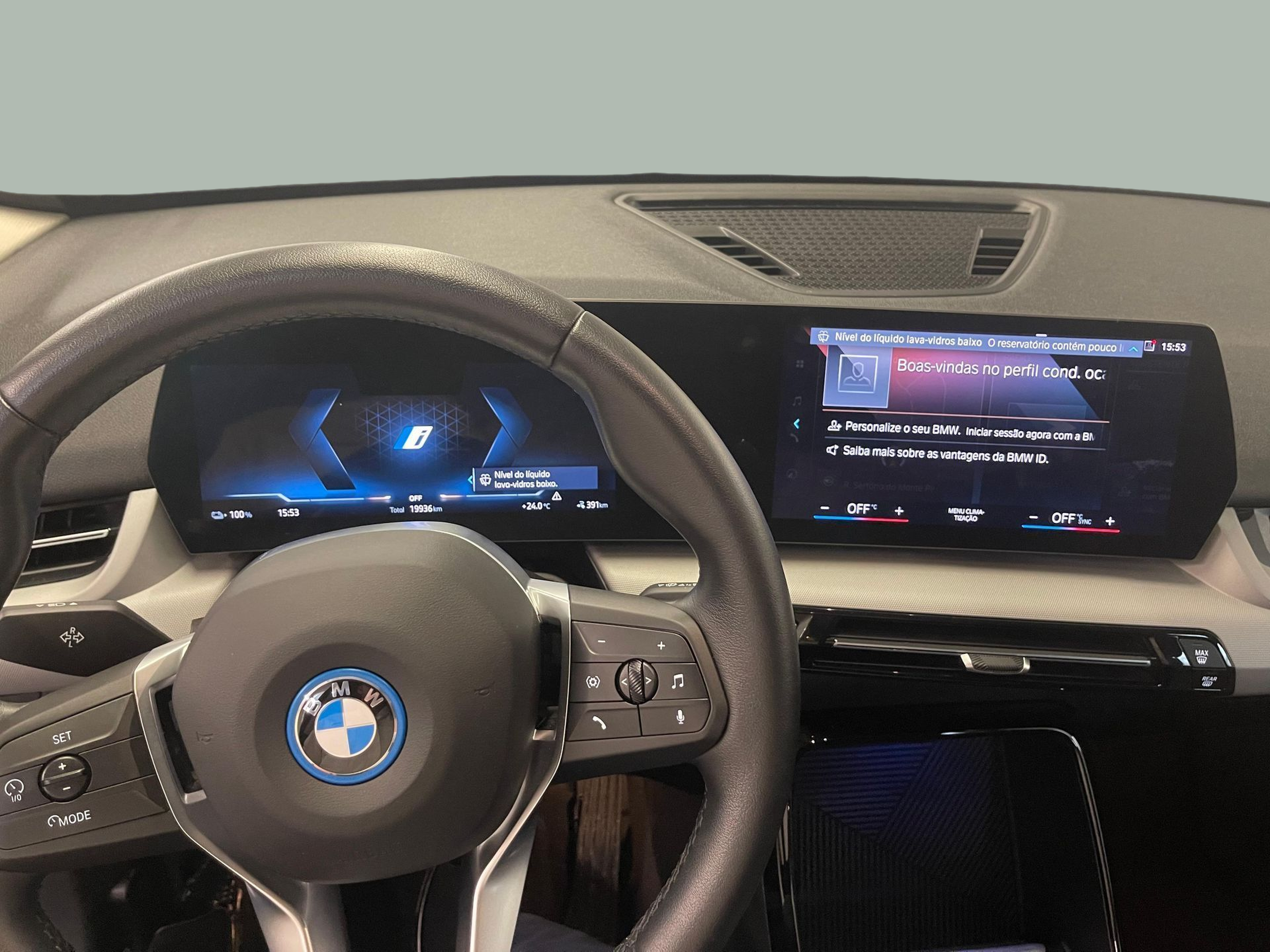 BMW iX1 xDrive30 color Negro. Año 2023. 230KW(313CV). Elétrico. En concesionario Santogal Carnaxide de Oeiras
