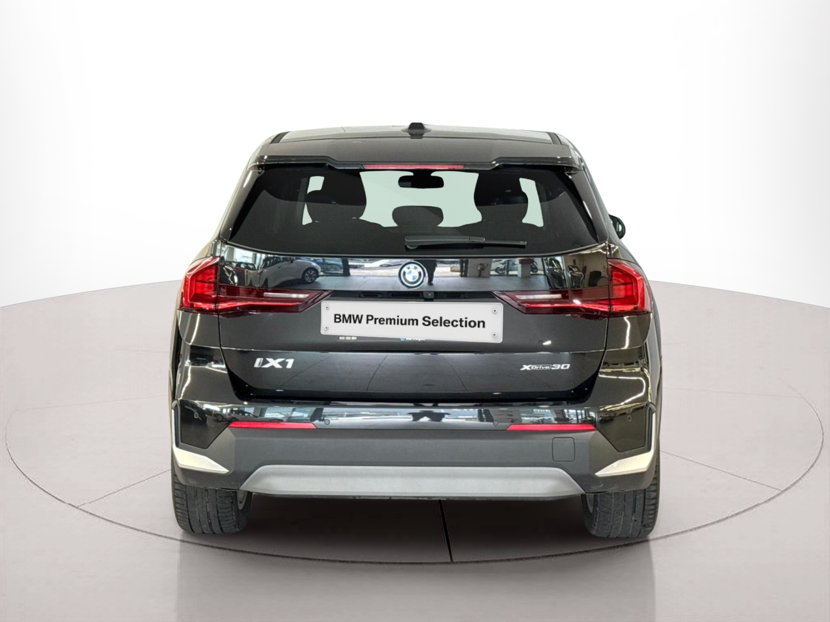 BMW iX1 xDrive30 color Negro. Año 2023. 230KW(313CV). Elétrico. En concesionario Santogal Carnaxide de Oeiras