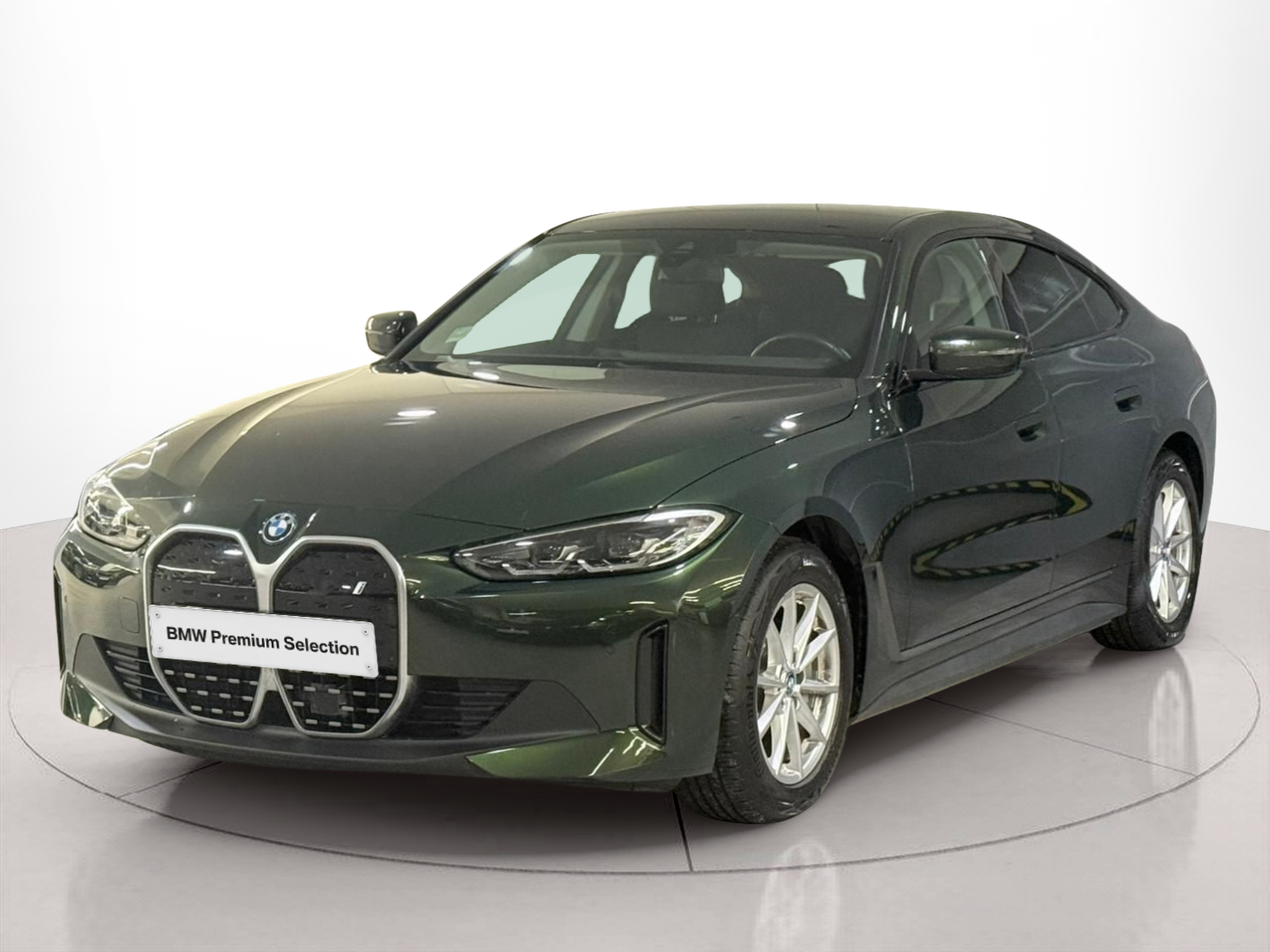 Fotos de BMW i4 i4 eDrive40 color Verde. Año 2023. 250KW(340CV). Elétrico. En concesionario Santogal Carnaxide de Oeiras